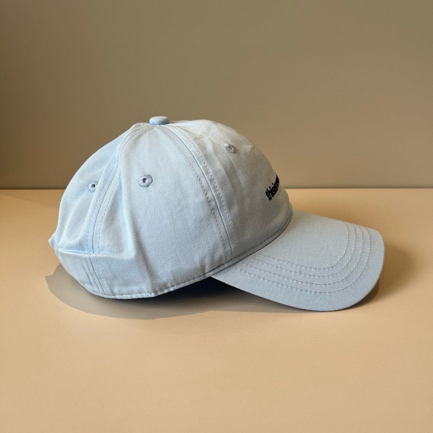 
潮牌🧢官网新品，棒球帽，原单品质火爆来袭 。🎩 工艺非常精美 高档大气上档次！低调奢华，方便携带！跑量