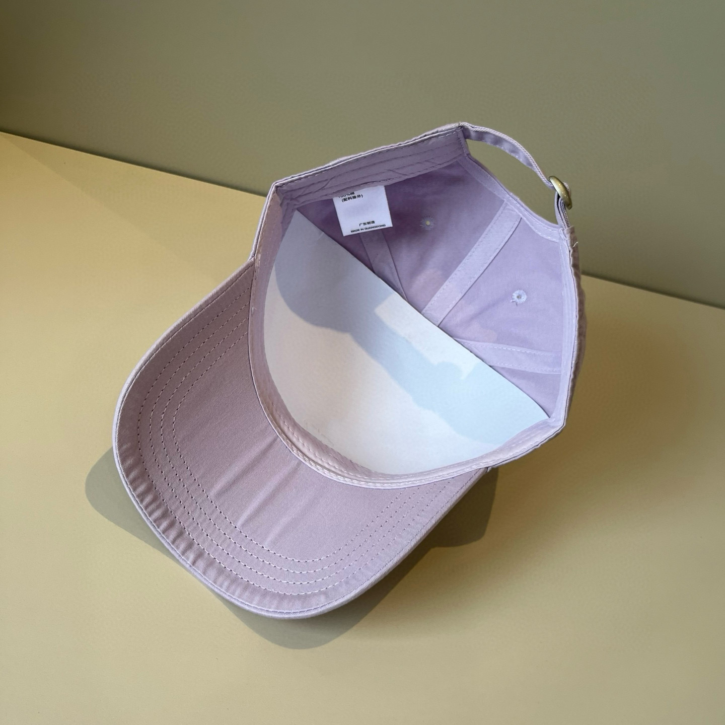 
潮牌🧢官网新品，棒球帽，原单品质火爆来袭 。🎩 工艺非常精美 高档大气上档次！低调奢华，方便携带！跑量