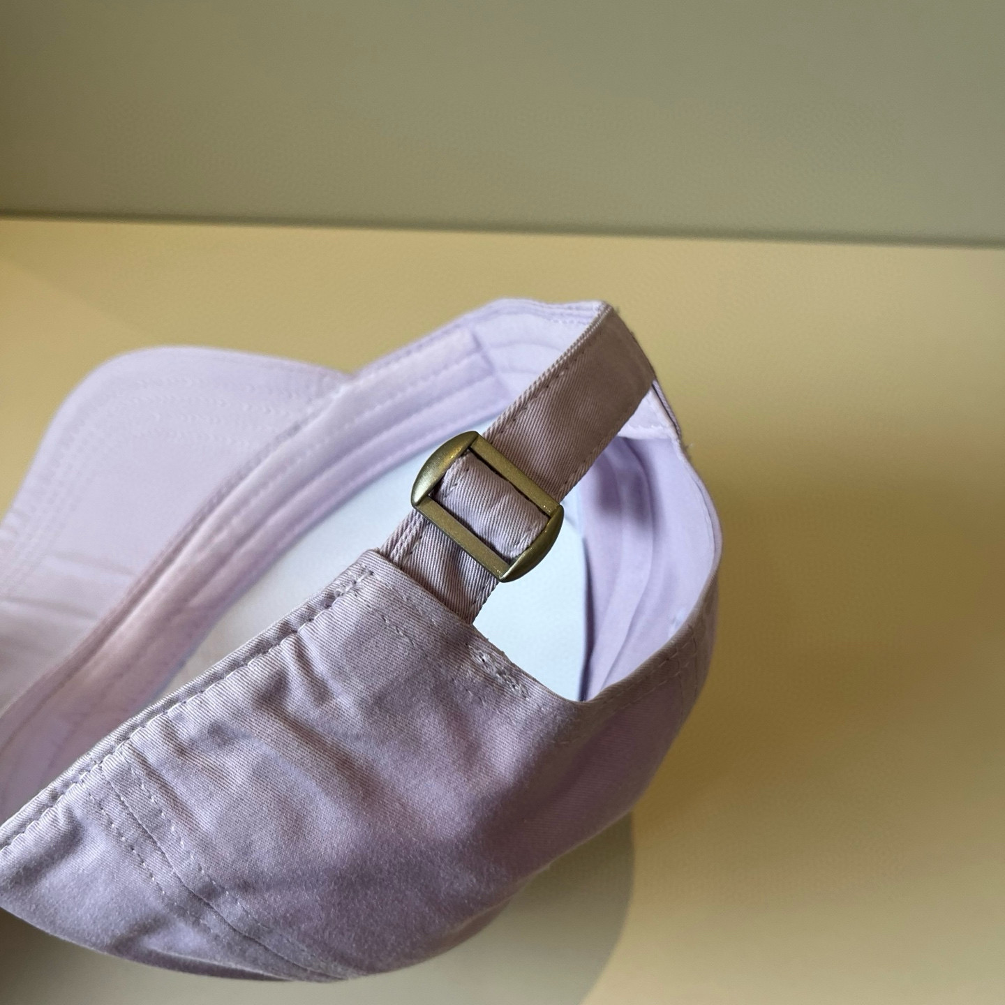 
潮牌🧢官网新品，棒球帽，原单品质火爆来袭 。🎩 工艺非常精美 高档大气上档次！低调奢华，方便携带！跑量