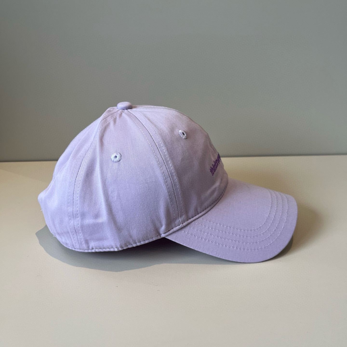 
潮牌🧢官网新品，棒球帽，原单品质火爆来袭 。🎩 工艺非常精美 高档大气上档次！低调奢华，方便携带！跑量