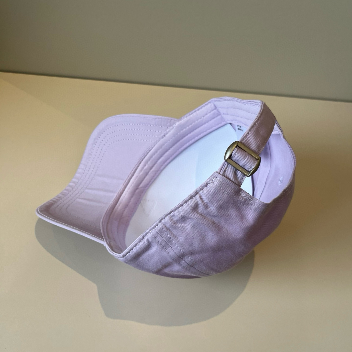 
潮牌🧢官网新品，棒球帽，原单品质火爆来袭 。🎩 工艺非常精美 高档大气上档次！低调奢华，方便携带！跑量