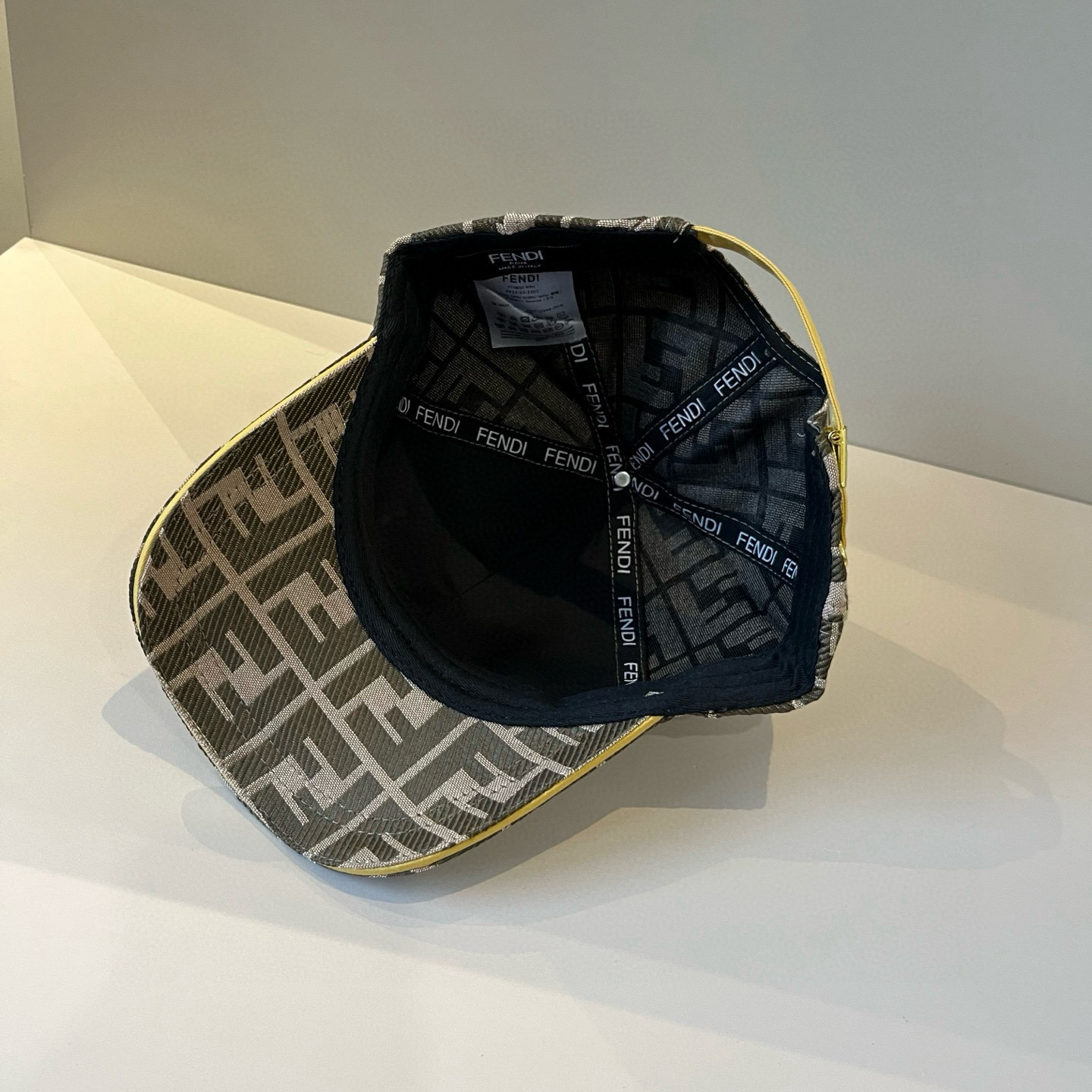  FENDI芬迪 老花系列棒球帽🧢 经典FF中古单品，气质穿搭单品，质量杠杠👍
