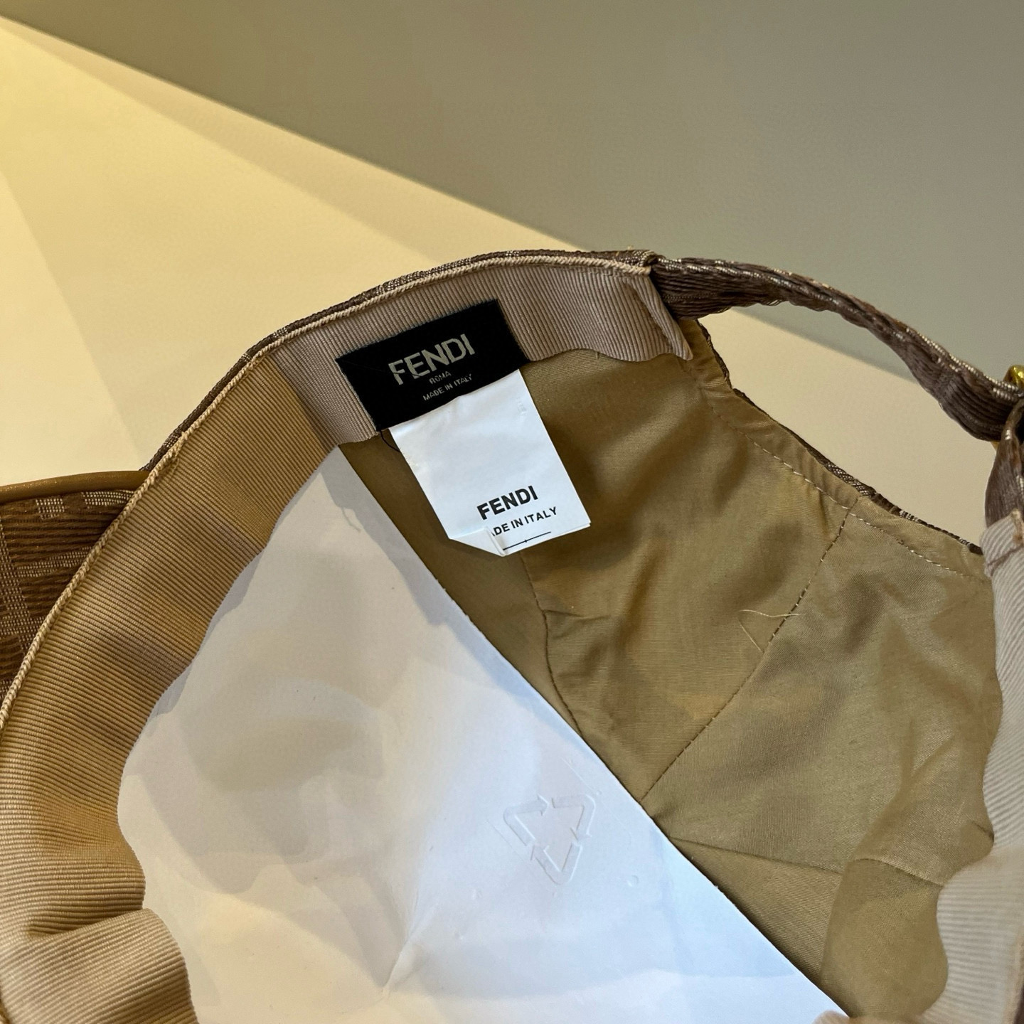  FENDI芬迪 老花系列棒球帽🧢 经典FF中古单品，气质穿搭单品，质量杠杠👍