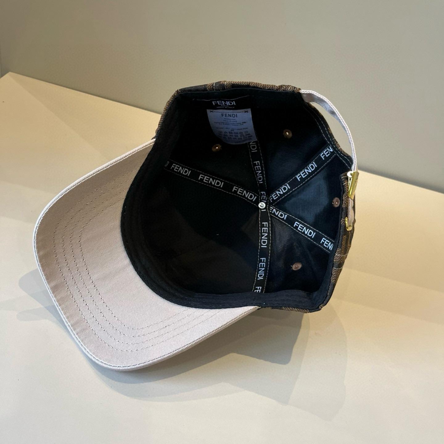  FENDI芬迪 老花系列棒球帽🧢 经典FF中古单品，气质穿搭单品，质量杠杠👍