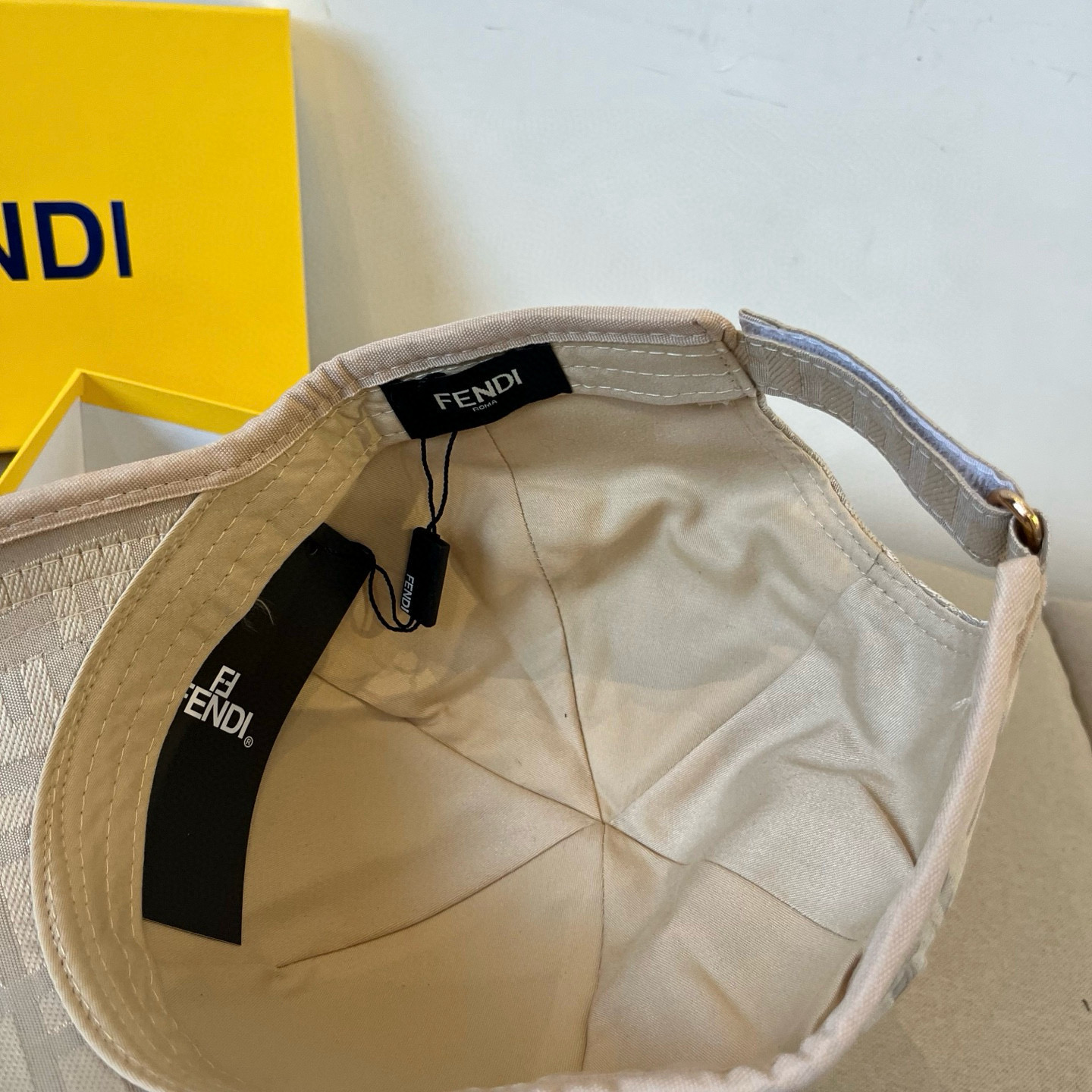  FENDI芬迪 老花系列棒球帽🧢 经典FF中古单品，气质穿搭单品，质量杠杠👍