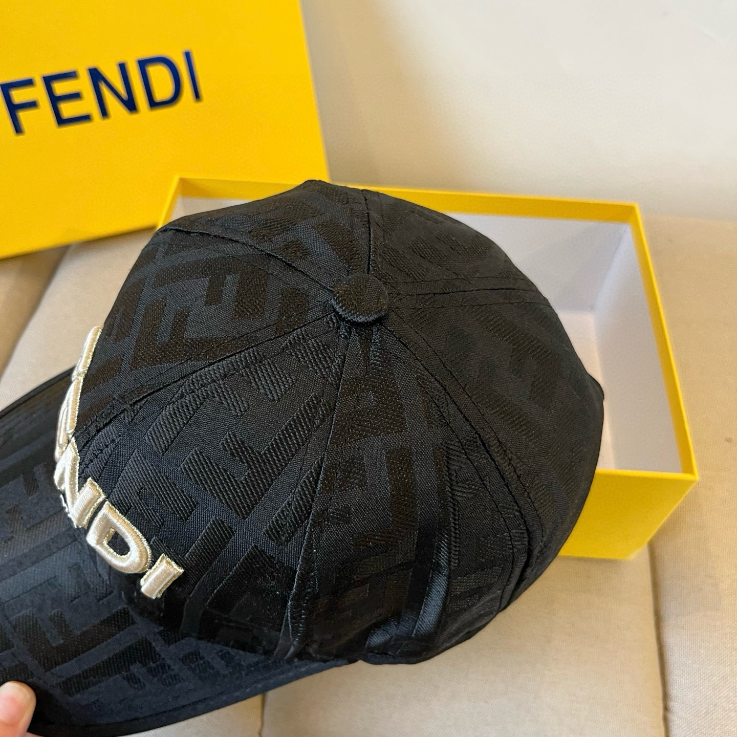  FENDI芬迪 老花系列棒球帽🧢 经典FF中古单品，气质穿搭单品，质量杠杠👍
