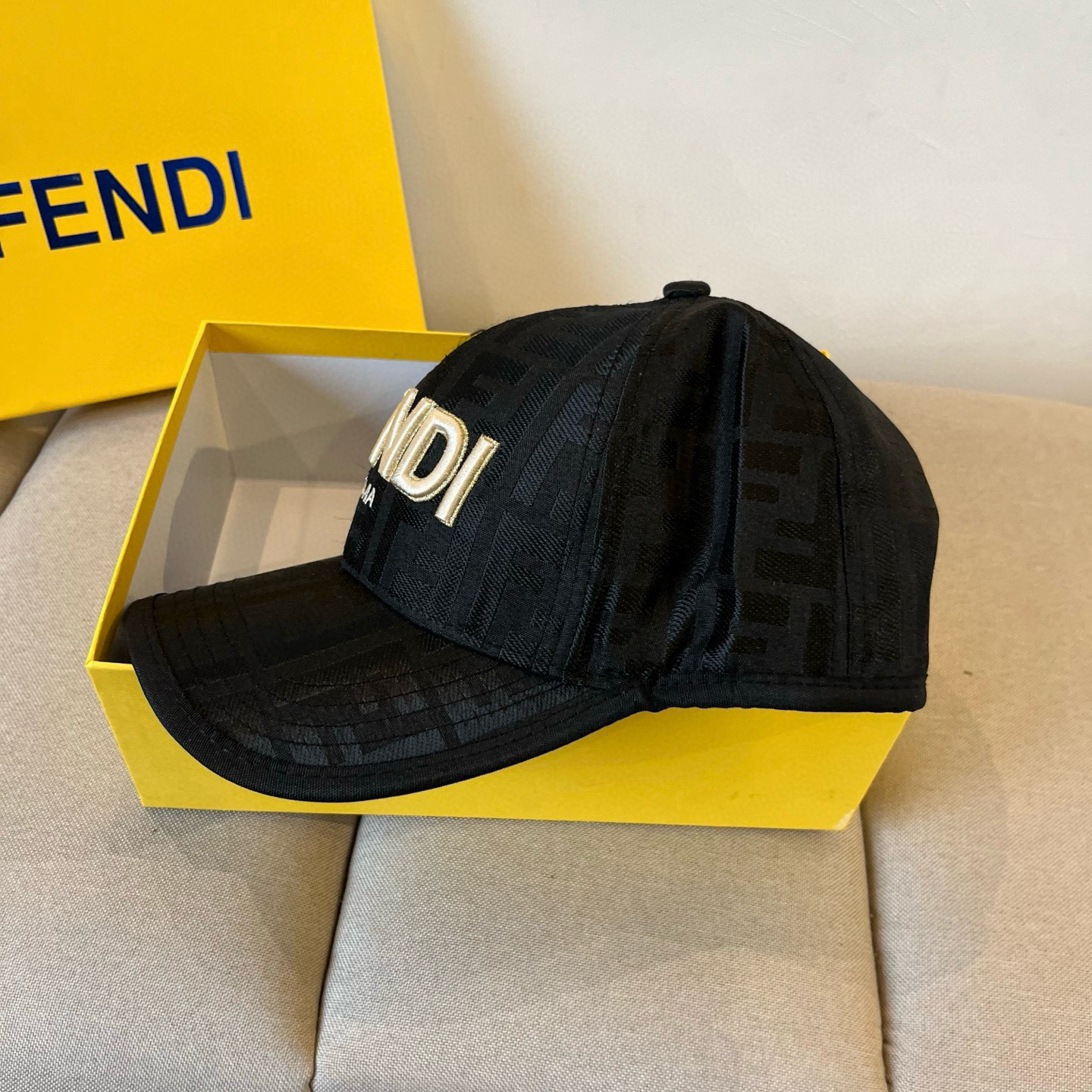  FENDI芬迪 老花系列棒球帽🧢 经典FF中古单品，气质穿搭单品，质量杠杠👍