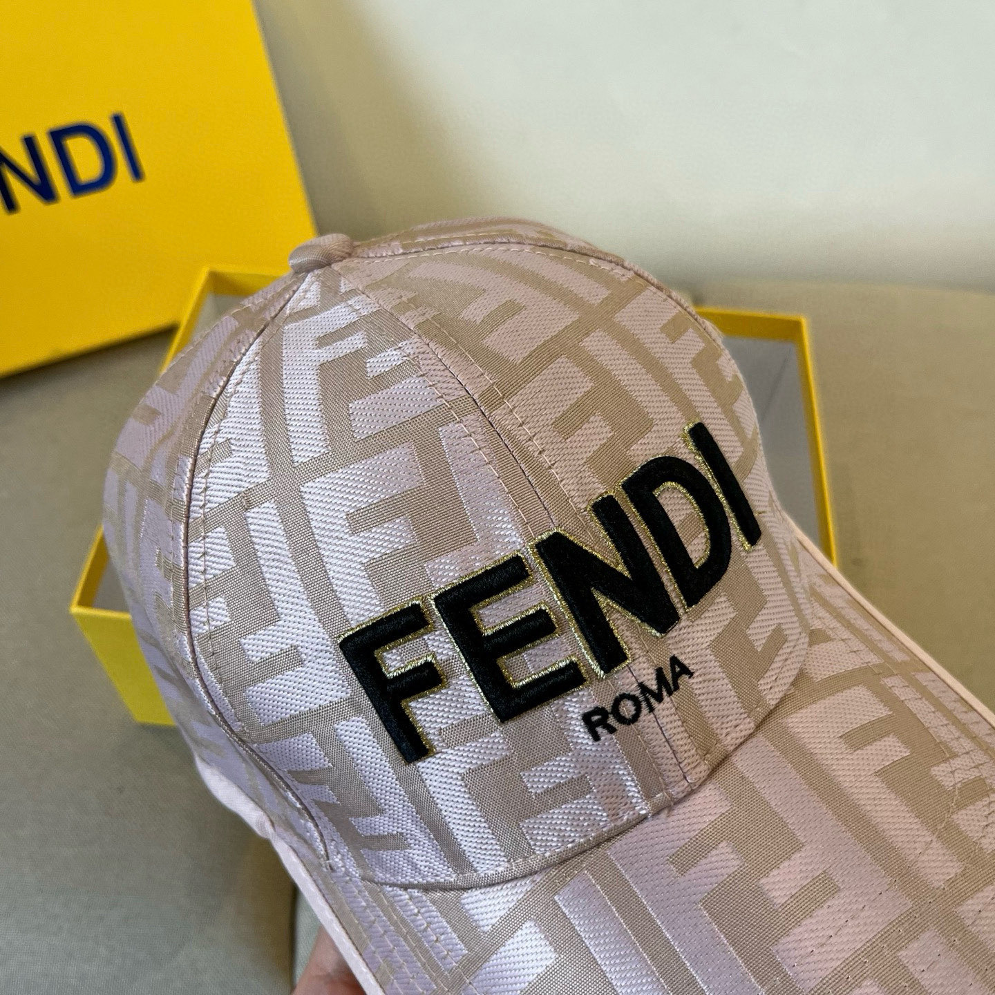  FENDI芬迪 老花系列棒球帽🧢 经典FF中古单品，气质穿搭单品，质量杠杠👍