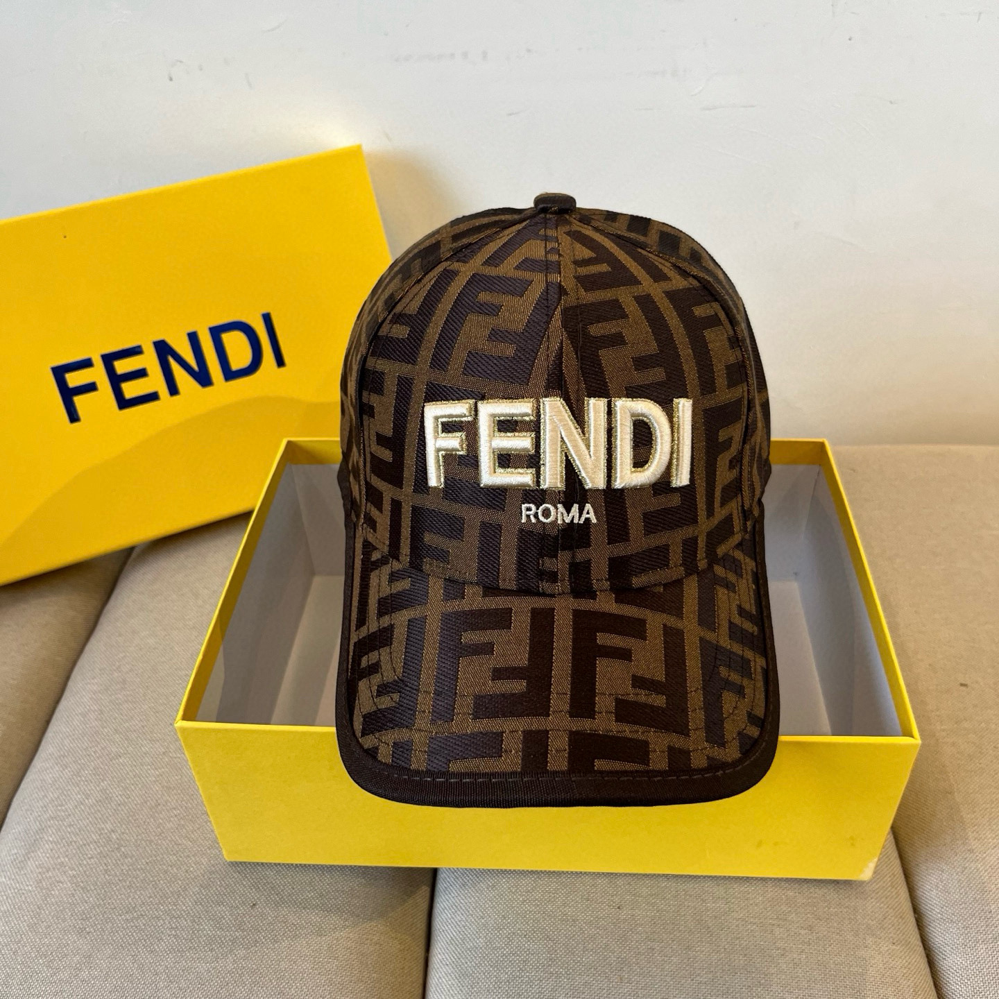 NO:348637,FENDI Old-fashioned Baseball Cap Classic FF Medium-class items, temperament and wearable items, quality bar hat, straw hat, fisherman hat, baseball cap, hat, fendi, fendi, espadrilles, hatsFENDI芬迪 老花系列棒球帽 经典FF中古单品,气质穿搭单品,质量杠杠帽子草帽渔夫帽棒球帽,帽子,fendi,fendi,espadrilles,hats,hat