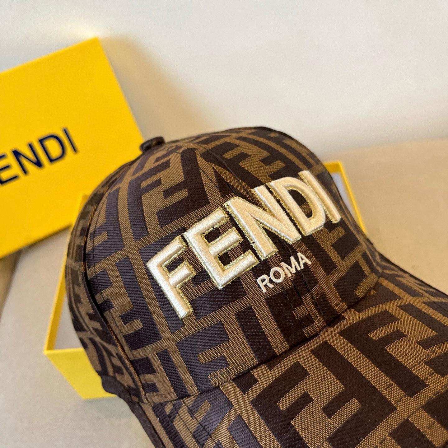  FENDI芬迪 老花系列棒球帽🧢 经典FF中古单品，气质穿搭单品，质量杠杠👍