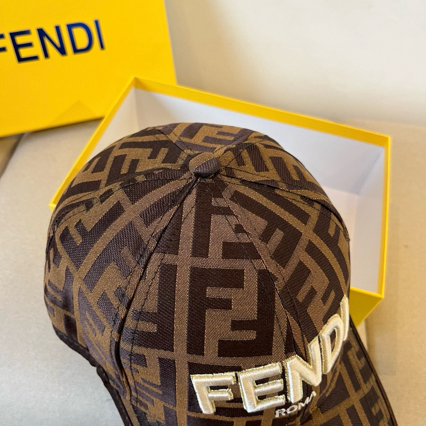  FENDI芬迪 老花系列棒球帽🧢 经典FF中古单品，气质穿搭单品，质量杠杠👍
