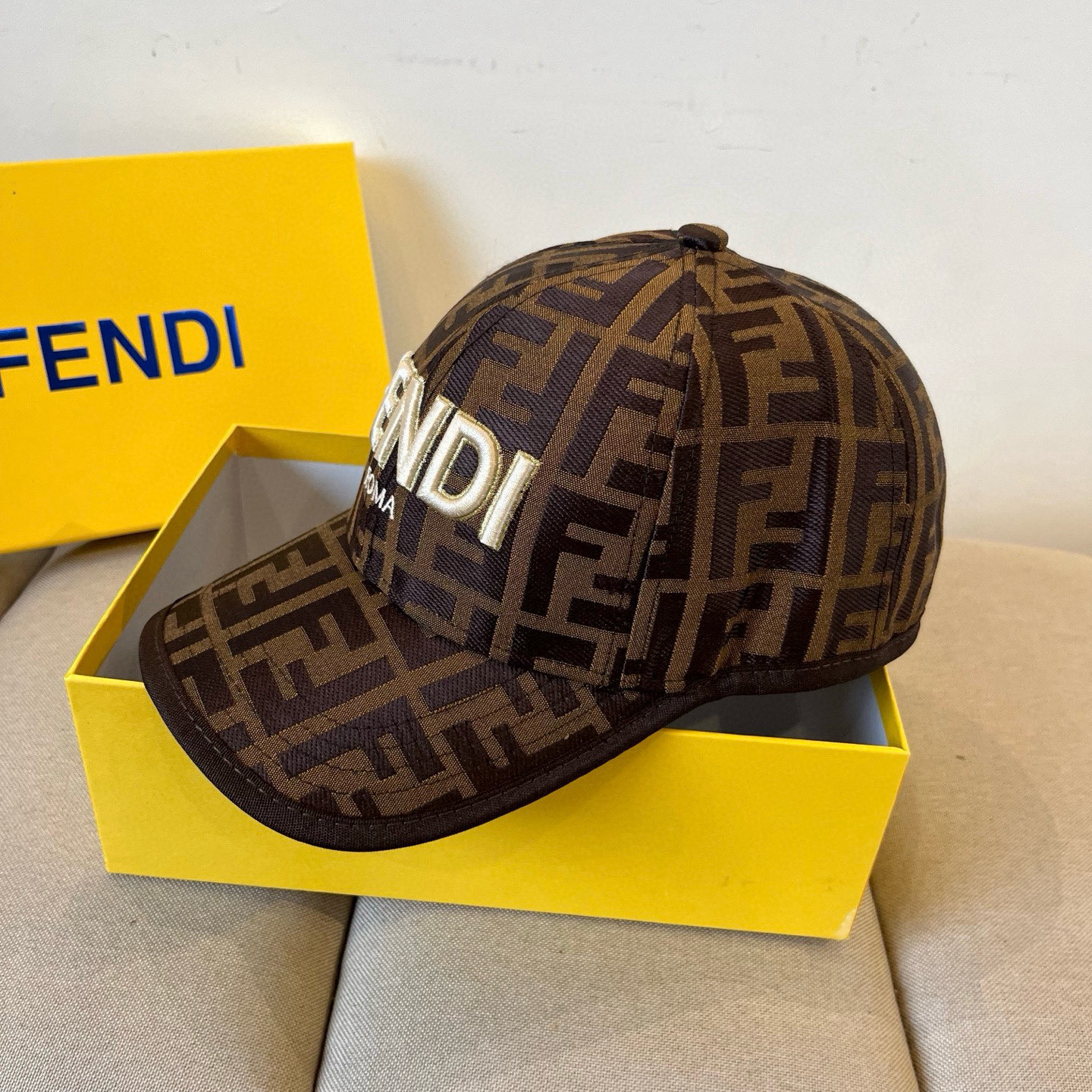  FENDI芬迪 老花系列棒球帽🧢 经典FF中古单品，气质穿搭单品，质量杠杠👍