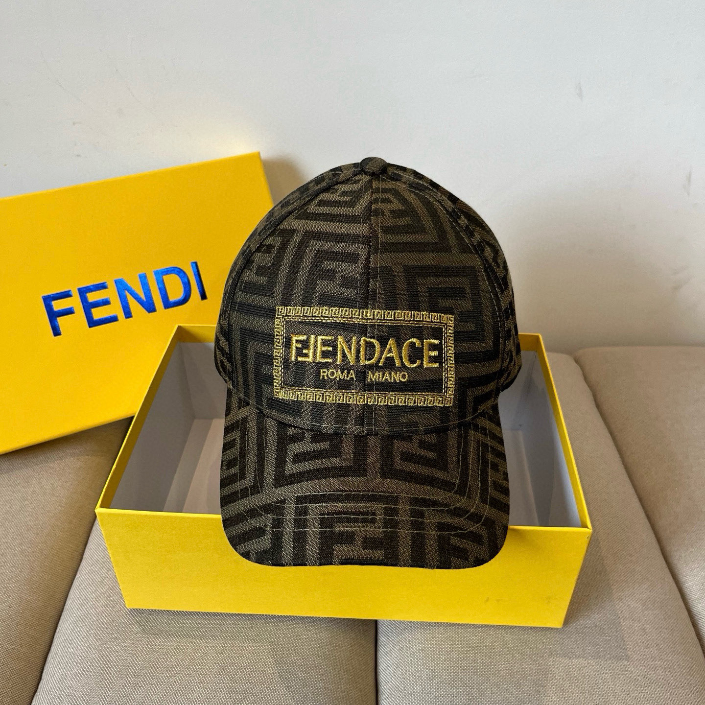  FENDI芬迪 老花系列棒球帽🧢 经典FF中古单品，气质穿搭单品，质量杠杠👍
