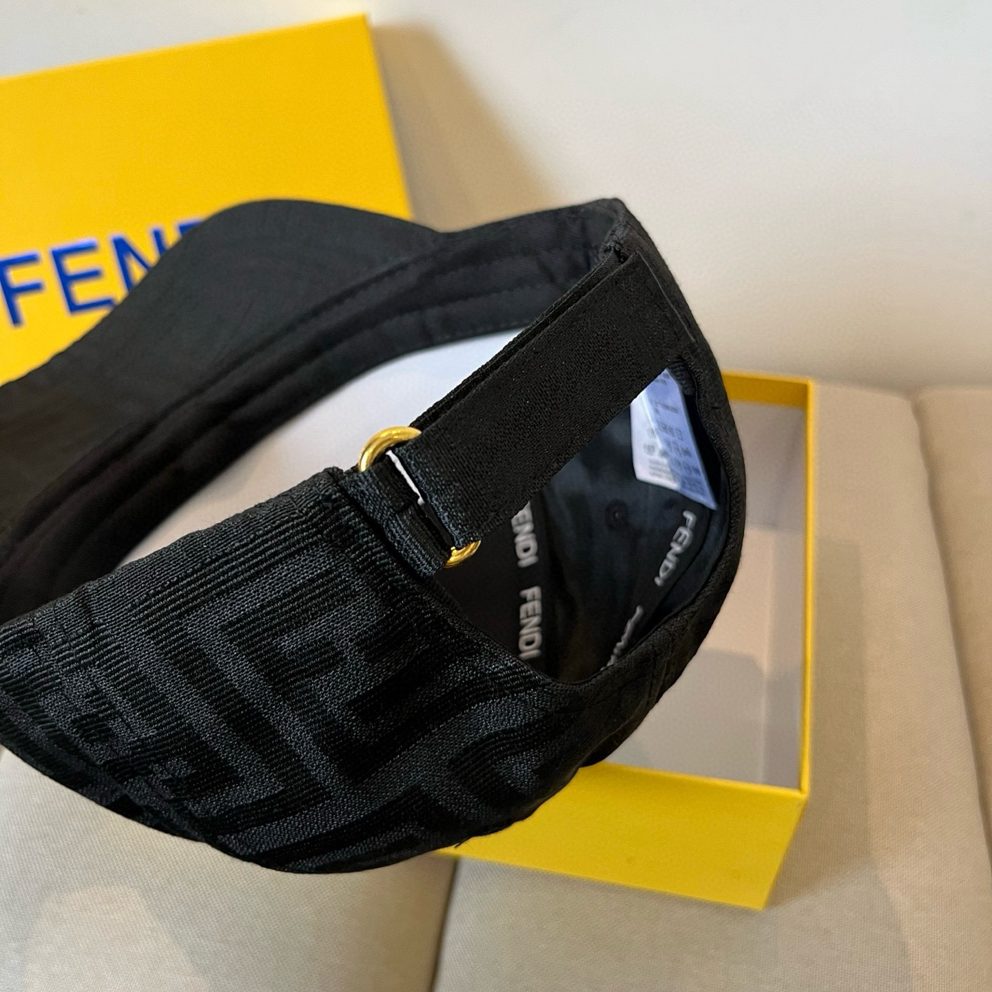  FENDI芬迪 老花系列棒球帽🧢 经典FF中古单品，气质穿搭单品，质量杠杠👍