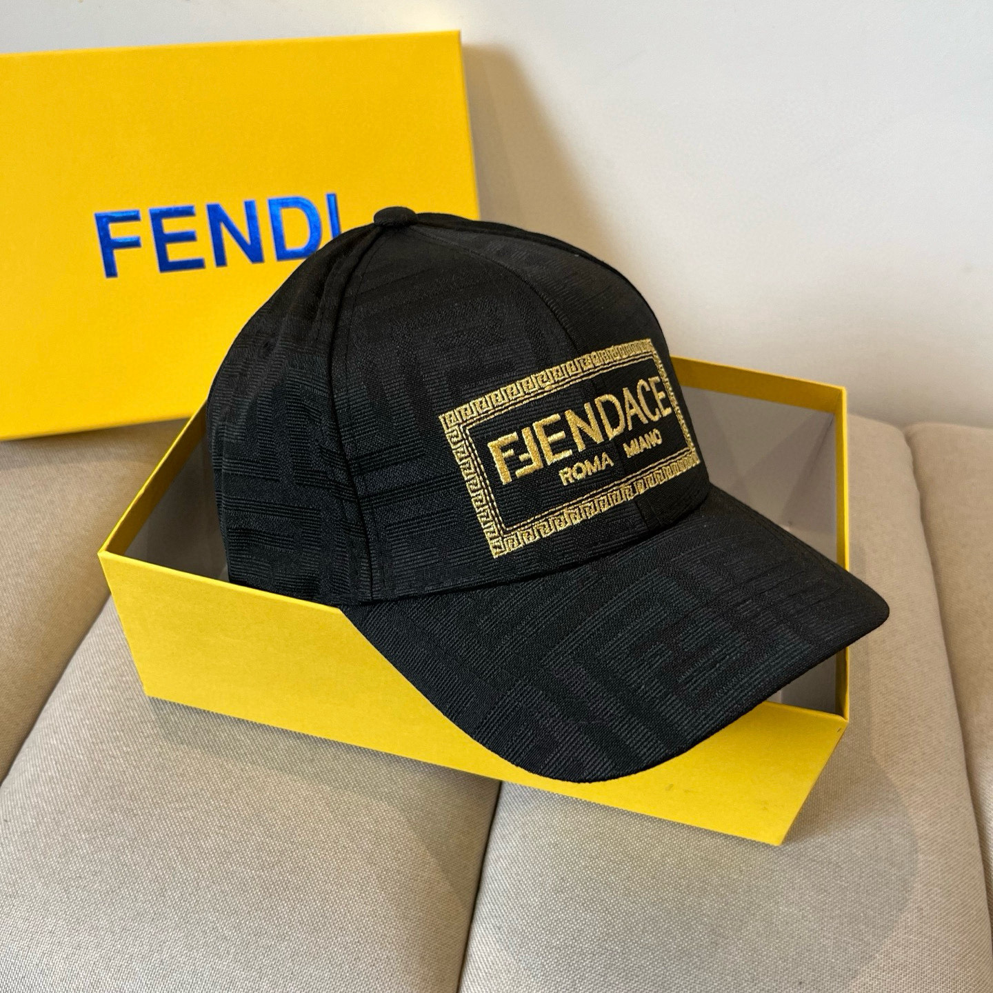  FENDI芬迪 老花系列棒球帽🧢 经典FF中古单品，气质穿搭单品，质量杠杠👍