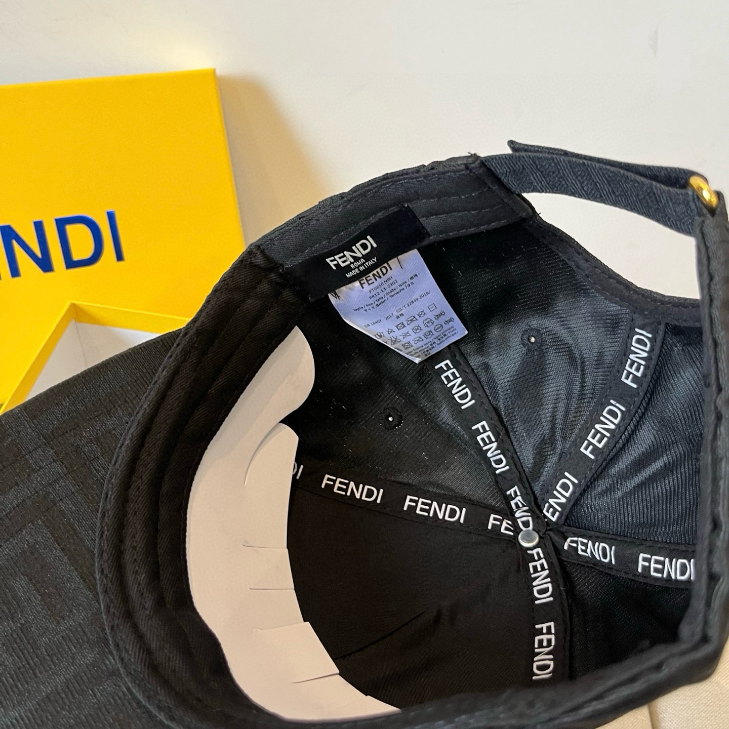  FENDI芬迪 老花系列棒球帽🧢 经典FF中古单品，气质穿搭单品，质量杠杠👍