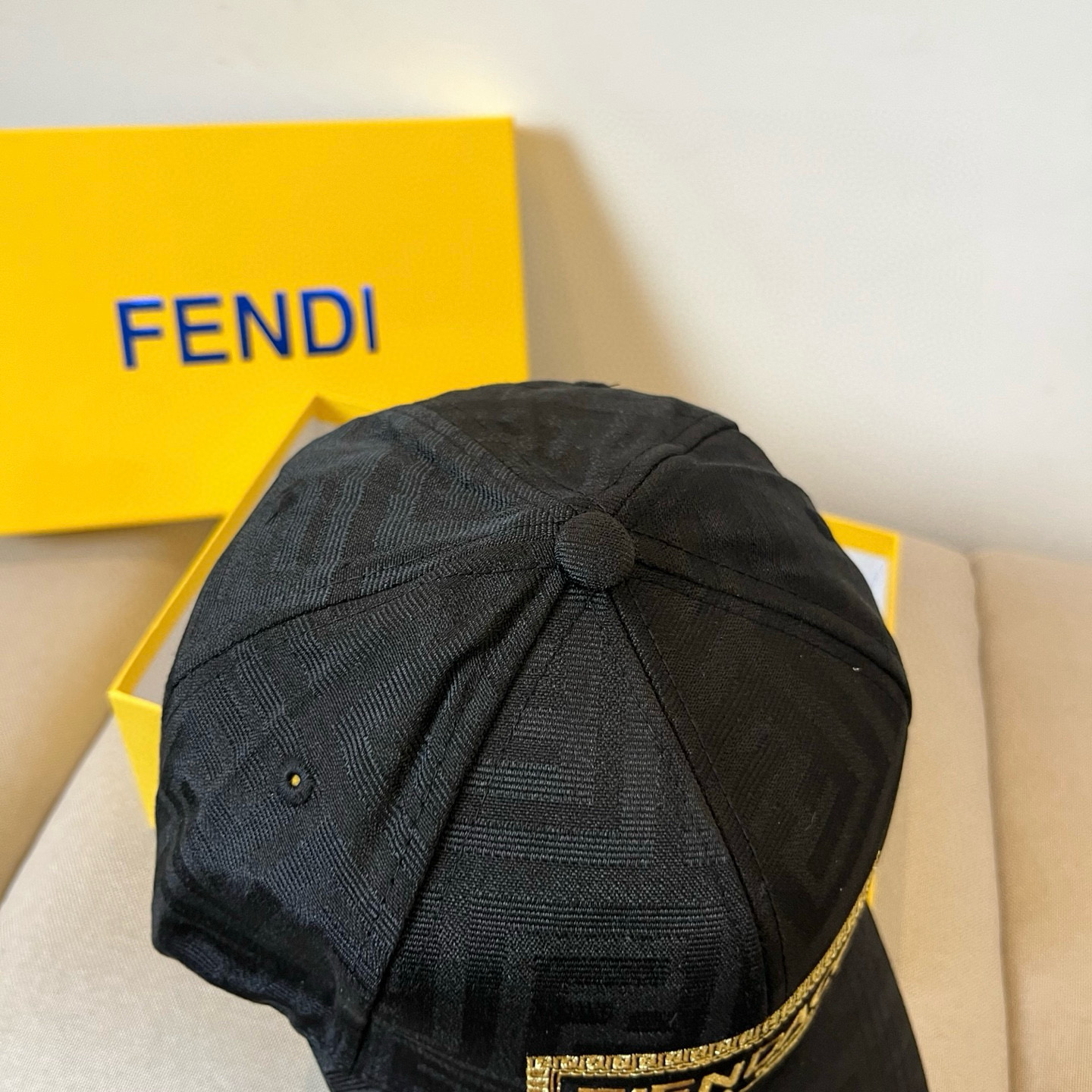  FENDI芬迪 老花系列棒球帽🧢 经典FF中古单品，气质穿搭单品，质量杠杠👍