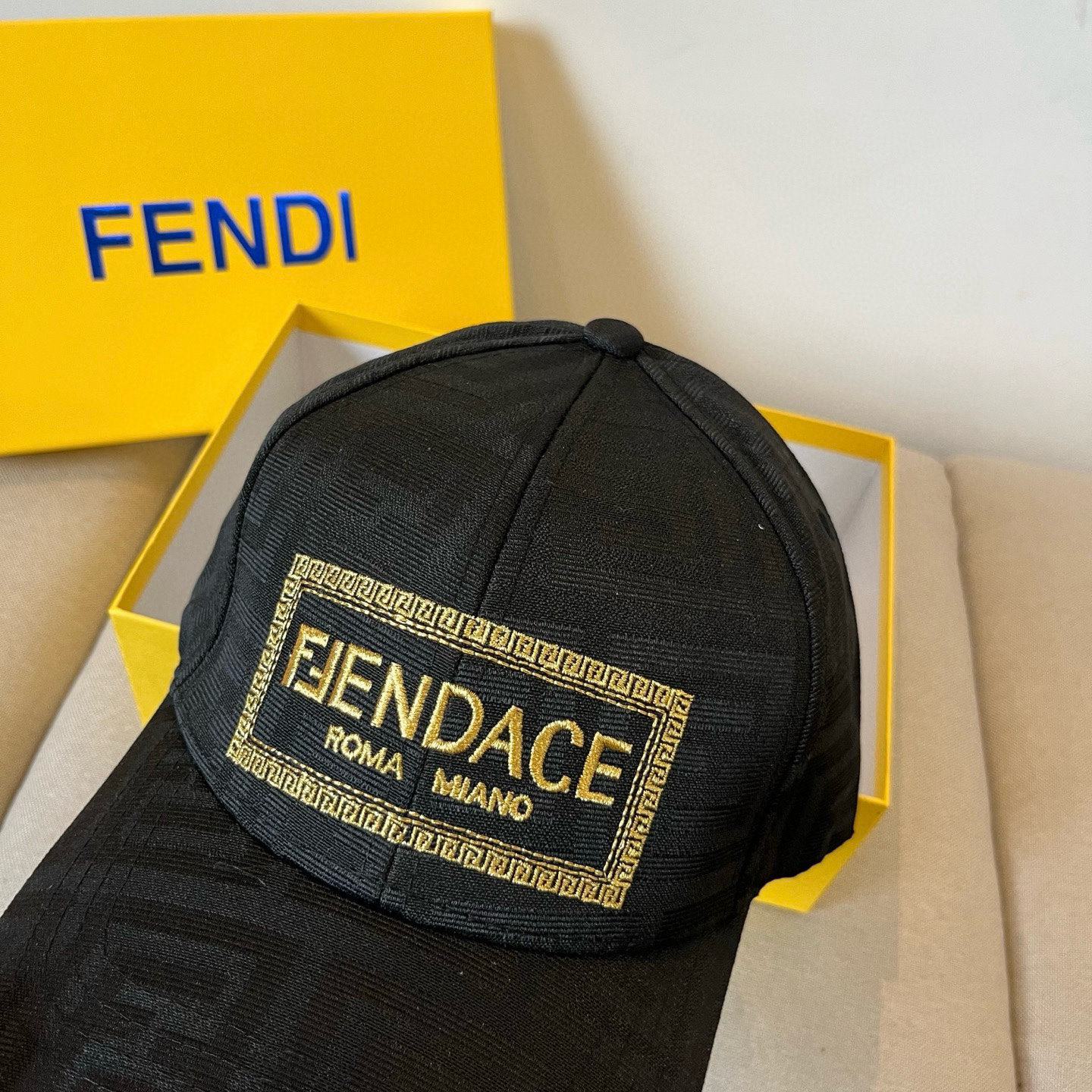  FENDI芬迪 老花系列棒球帽🧢 经典FF中古单品，气质穿搭单品，质量杠杠👍