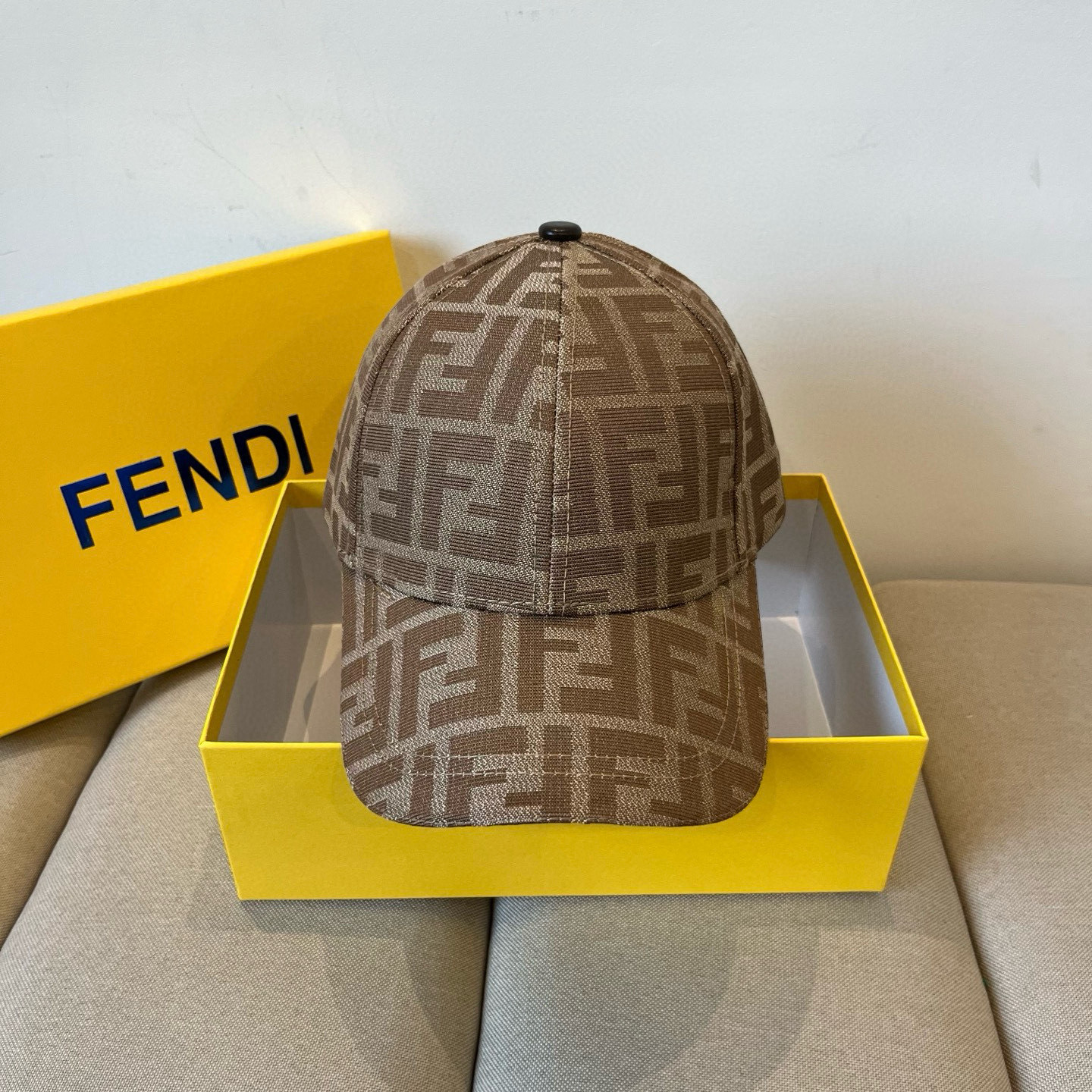  FENDI芬迪 老花系列棒球帽🧢 经典FF中古单品，气质穿搭单品，质量杠杠👍