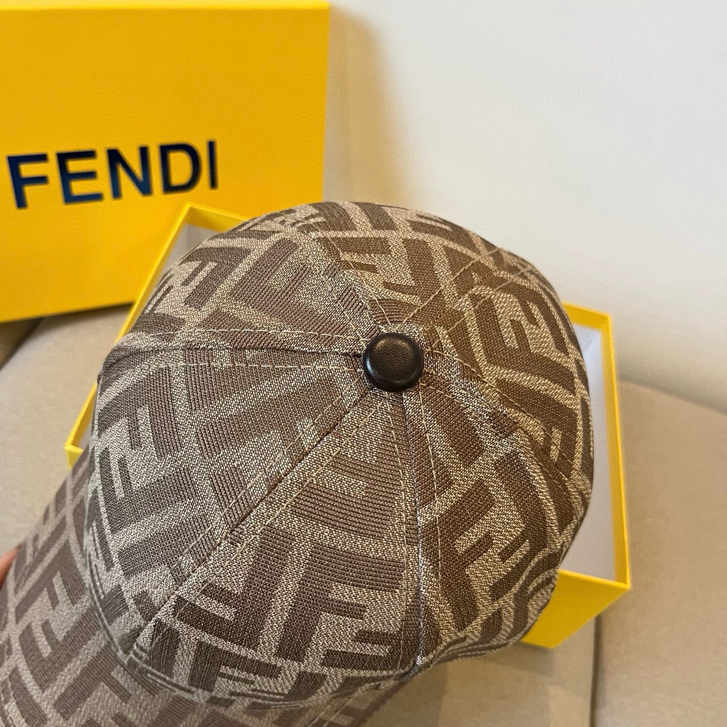  FENDI芬迪 老花系列棒球帽🧢 经典FF中古单品，气质穿搭单品，质量杠杠👍