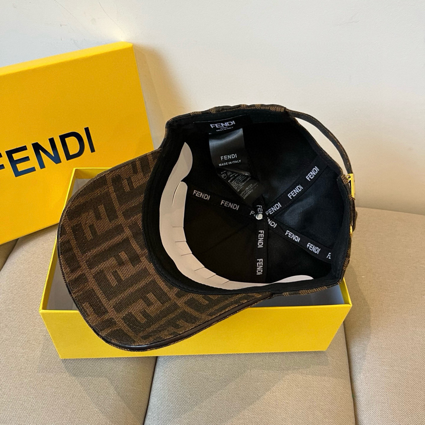 FENDI芬迪 老花系列棒球帽🧢 经典FF中古单品，气质穿搭单品，质量杠杠👍