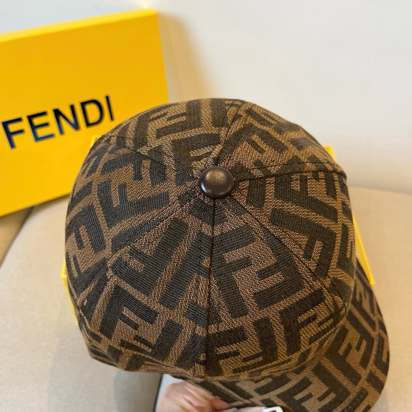  FENDI芬迪 老花系列棒球帽🧢 经典FF中古单品，气质穿搭单品，质量杠杠👍