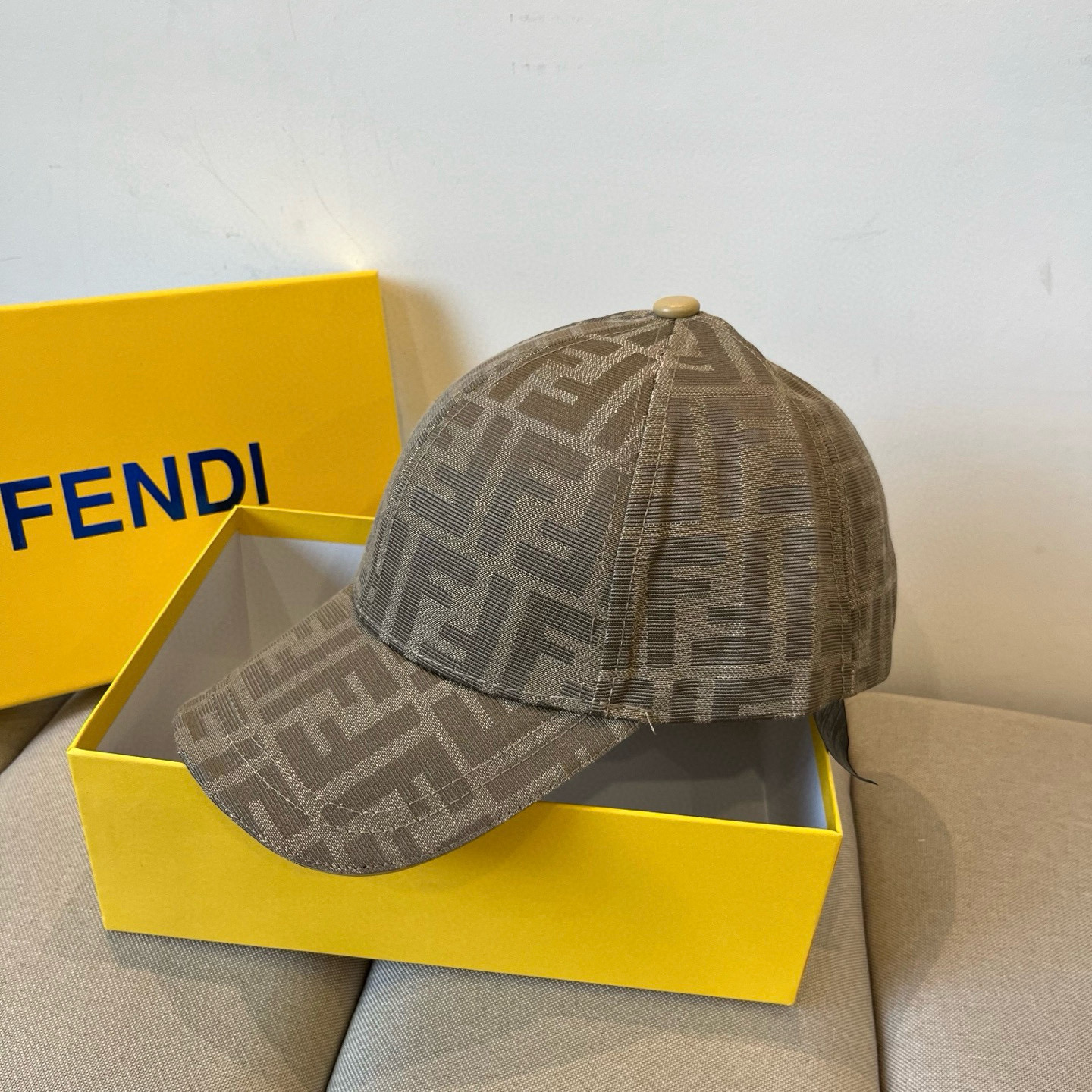  FENDI芬迪 老花系列棒球帽🧢 经典FF中古单品，气质穿搭单品，质量杠杠👍