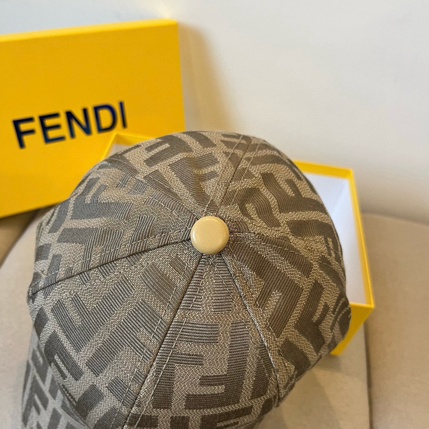  FENDI芬迪 老花系列棒球帽🧢 经典FF中古单品，气质穿搭单品，质量杠杠👍