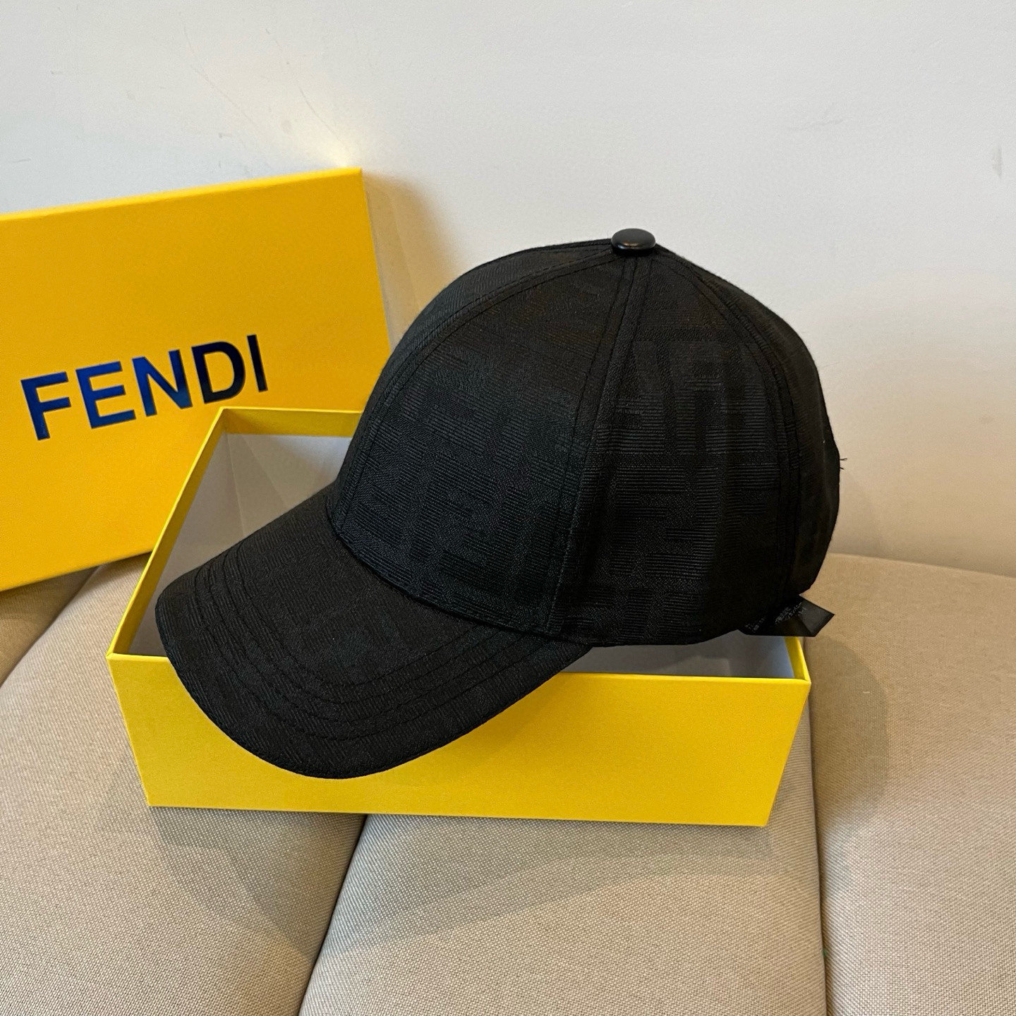  FENDI芬迪 老花系列棒球帽🧢 经典FF中古单品，气质穿搭单品，质量杠杠👍