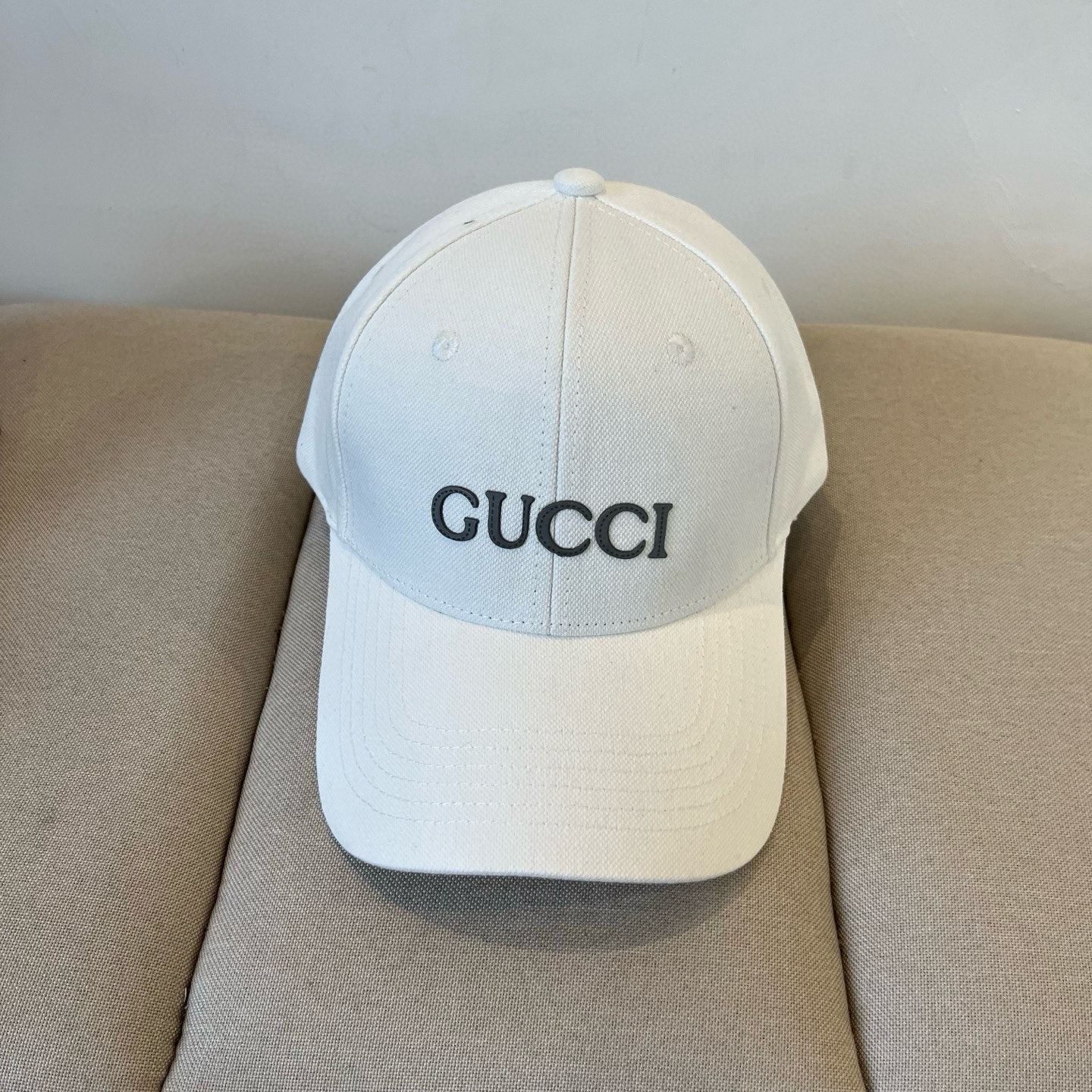 NO:348590,The new product of Guchi baseball cap GUCCI official website, baseball cap, original quality is coming, very exquisite craftsmanship, high-end, atmospheric and up-class!  Low-key luxury, easy to carry!  Run volume!  Hat Straw Hat Fisherman Hat Baseball Hat, Hats, Gucci, espadrilles, hats古奇棒球帽GUCCI官网新品,棒球帽,原单品质火爆来袭 工艺非常精美 高档大气上档次！低调奢华,方便携带！跑量！帽子草帽渔夫帽棒球帽,帽子,gucci,espadrilles,hats,hat