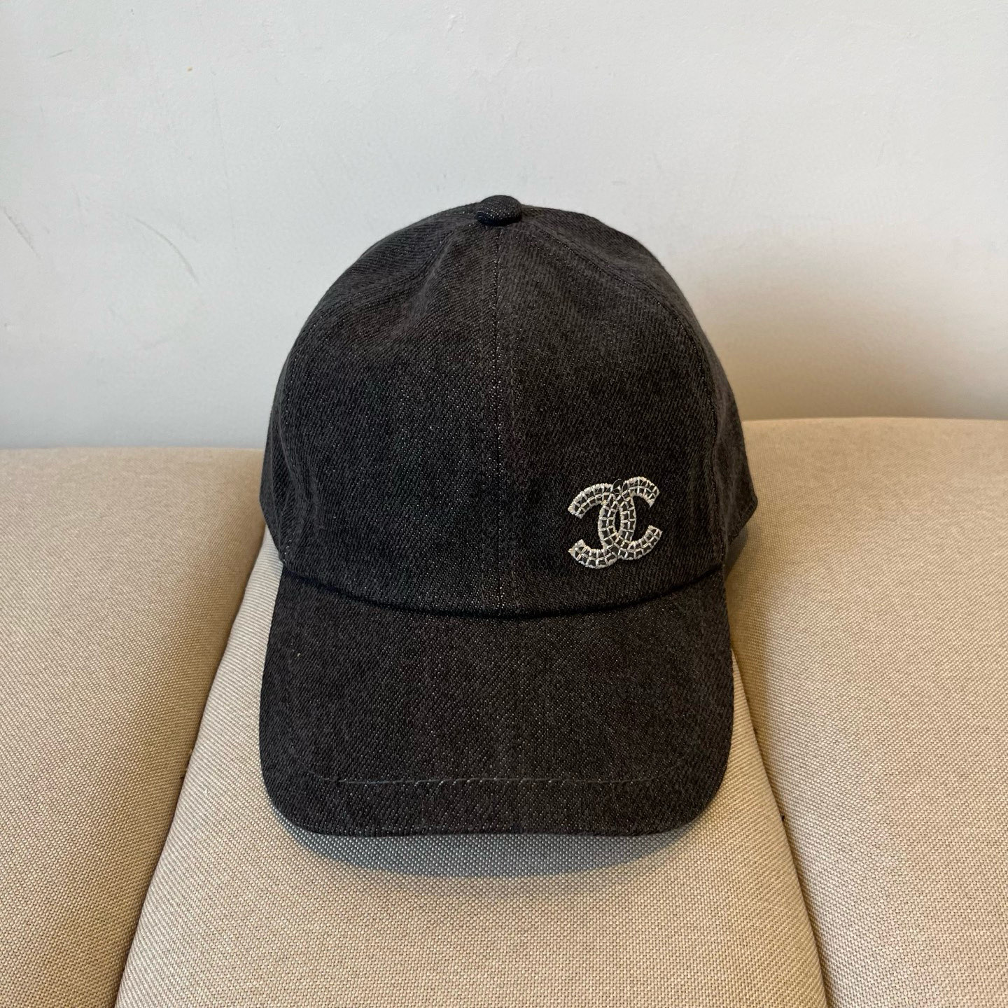 NO:348606,Chanel CHANEL new baseball cap, Xiaoxiang classic simple, fashionable and casual design New hat Straw hat Fisherman hat Baseball cap, hat, chanel, chanel, espadrilles, hats香奈儿CHANEL 新品棒球帽,小香经典简约,时尚休闲设计 跑量新品帽子草帽渔夫帽棒球帽,帽子,chanel,chanel,espadrilles,hats,hat