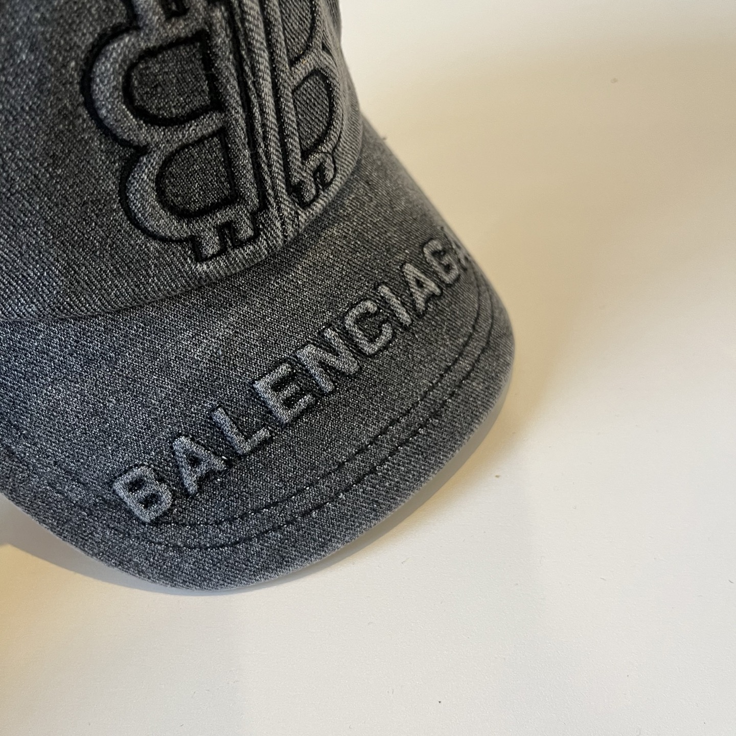  BALENCIAGA巴黎世家新款logo棒球帽，很酷的色系，男女佩戴都有不同style，第一批抢先出货