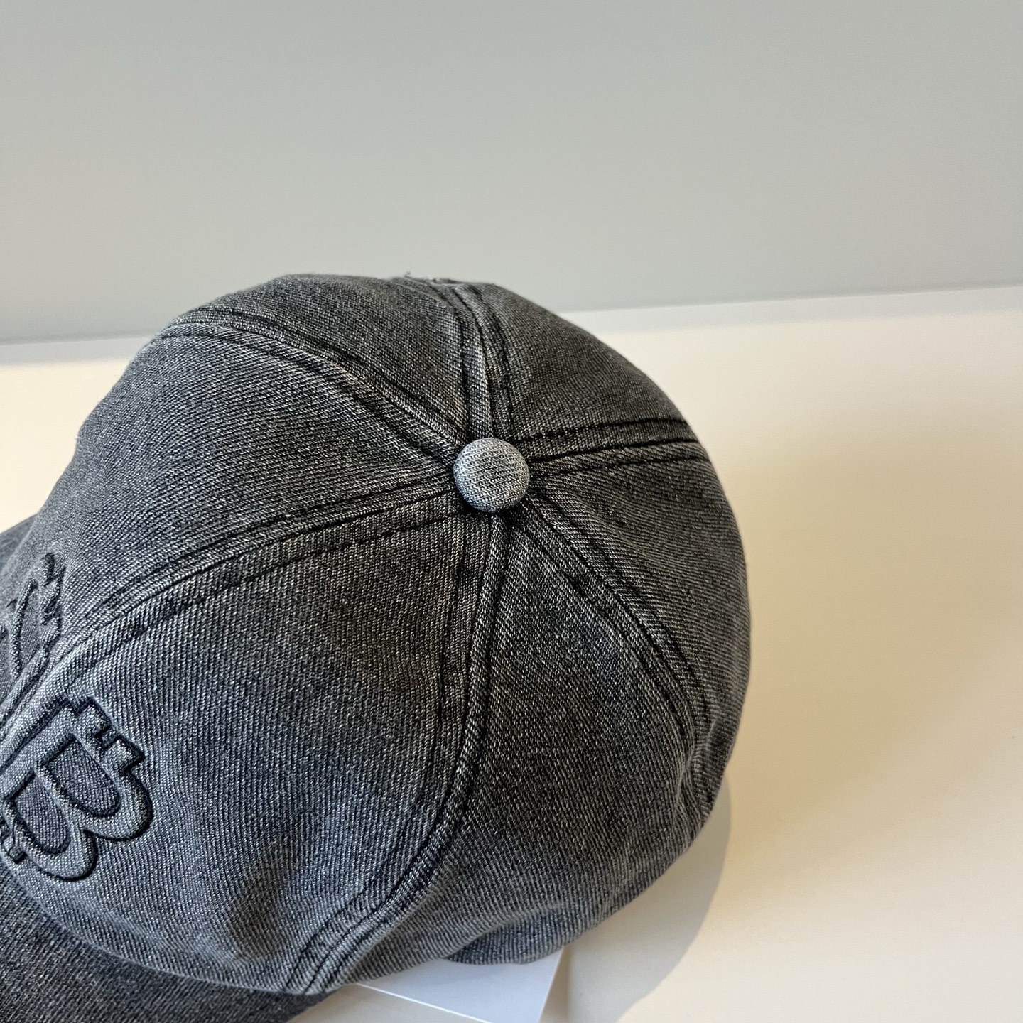  BALENCIAGA巴黎世家新款logo棒球帽，很酷的色系，男女佩戴都有不同style，第一批抢先出货