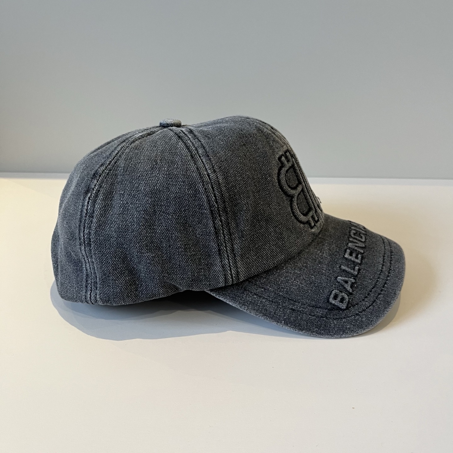  BALENCIAGA巴黎世家新款logo棒球帽，很酷的色系，男女佩戴都有不同style，第一批抢先出货