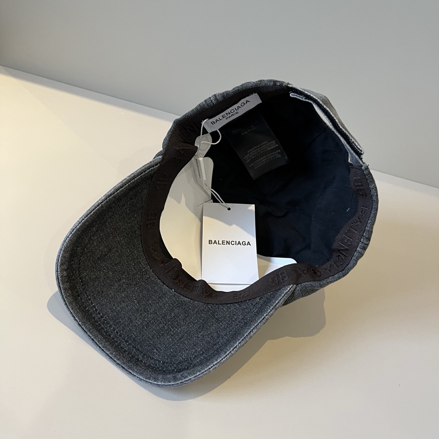  BALENCIAGA巴黎世家新款logo棒球帽，很酷的色系，男女佩戴都有不同style，第一批抢先出货