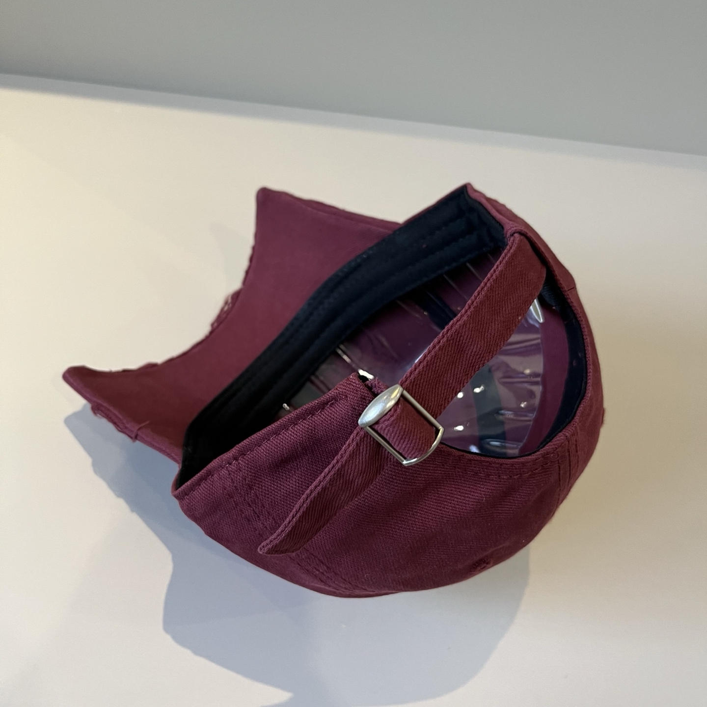  BALENCIAGA巴黎世家新款logo棒球帽，很酷的色系，男女佩戴都有不同style，第一批抢先出货