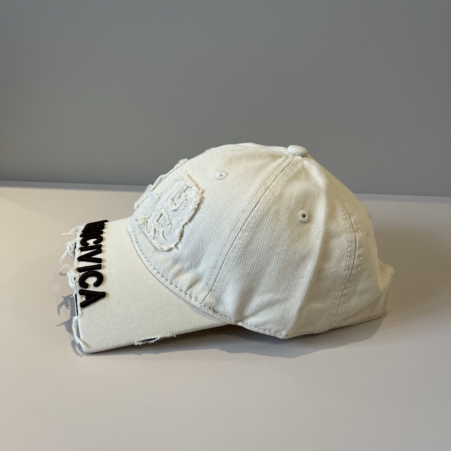  BALENCIAGA巴黎世家新款logo棒球帽，很酷的色系，男女佩戴都有不同style，第一批抢先出货