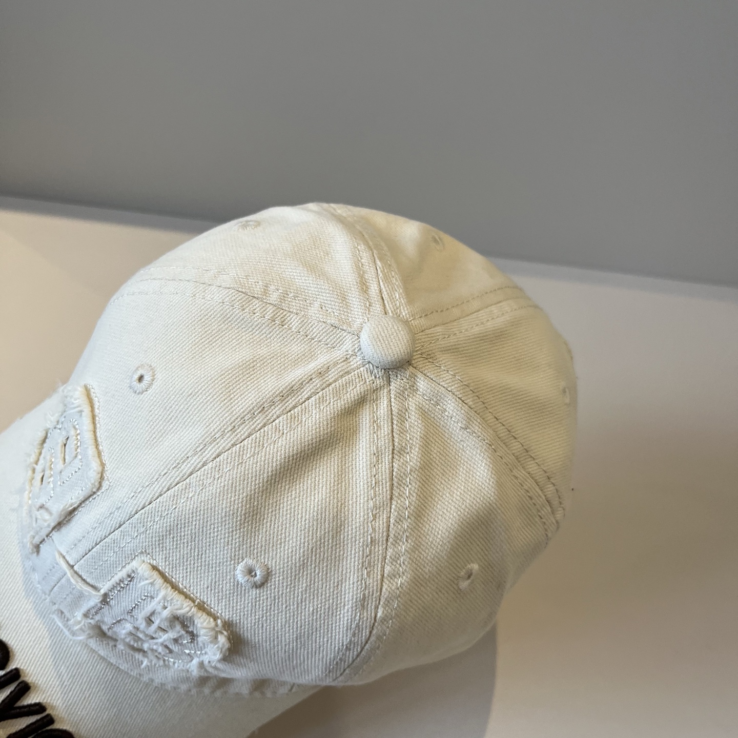  BALENCIAGA巴黎世家新款logo棒球帽，很酷的色系，男女佩戴都有不同style，第一批抢先出货