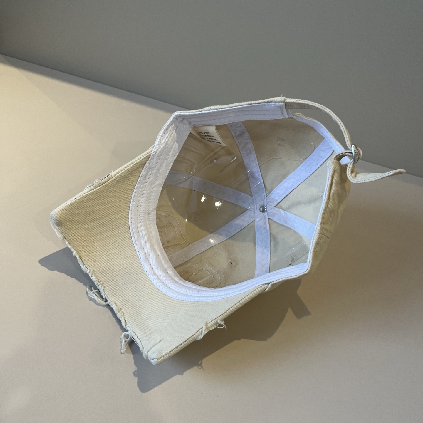  BALENCIAGA巴黎世家新款logo棒球帽，很酷的色系，男女佩戴都有不同style，第一批抢先出货