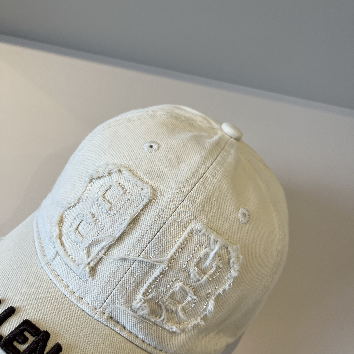  BALENCIAGA巴黎世家新款logo棒球帽，很酷的色系，男女佩戴都有不同style，第一批抢先出货