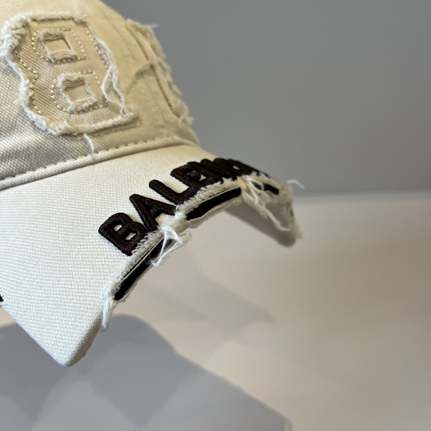  BALENCIAGA巴黎世家新款logo棒球帽，很酷的色系，男女佩戴都有不同style，第一批抢先出货