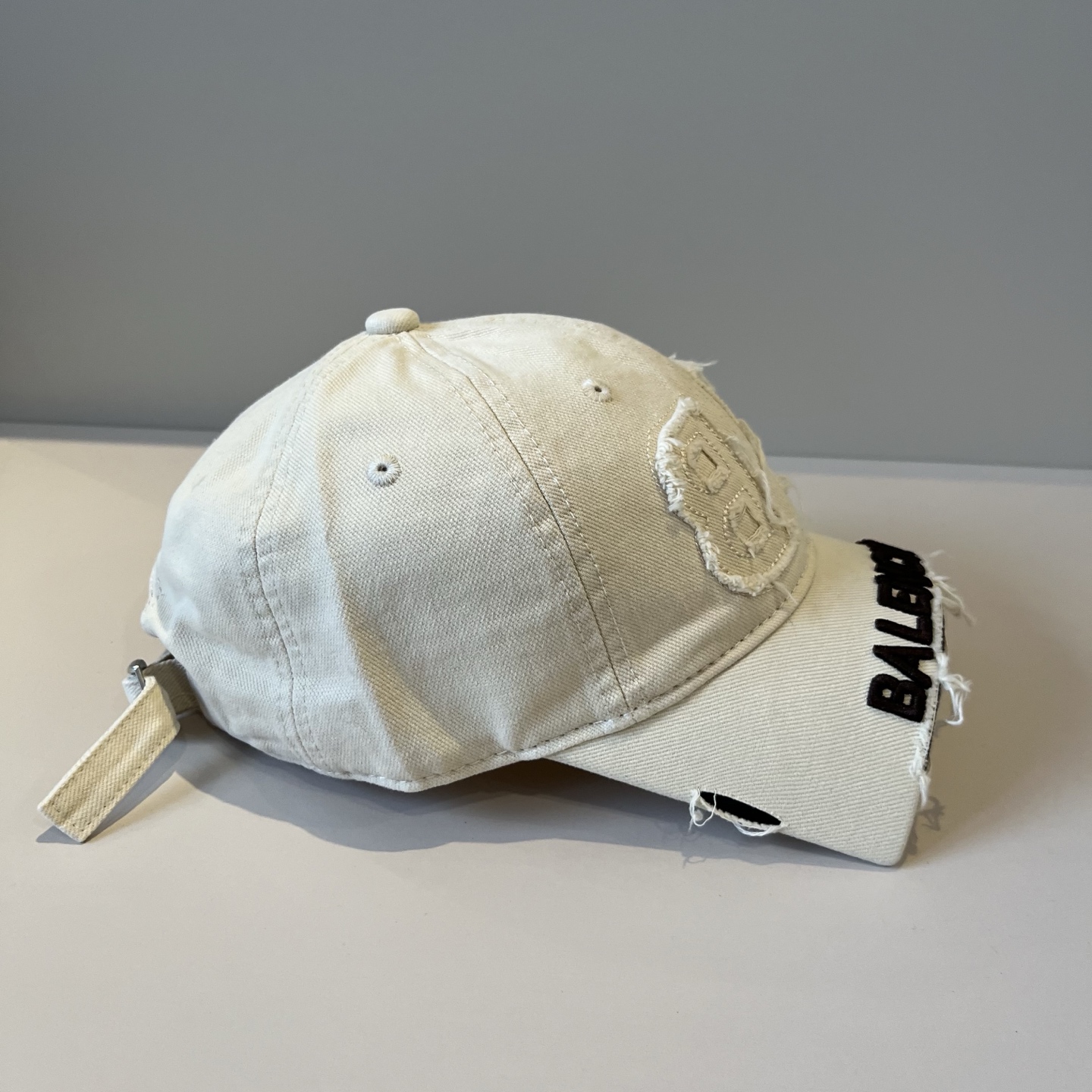  BALENCIAGA巴黎世家新款logo棒球帽，很酷的色系，男女佩戴都有不同style，第一批抢先出货