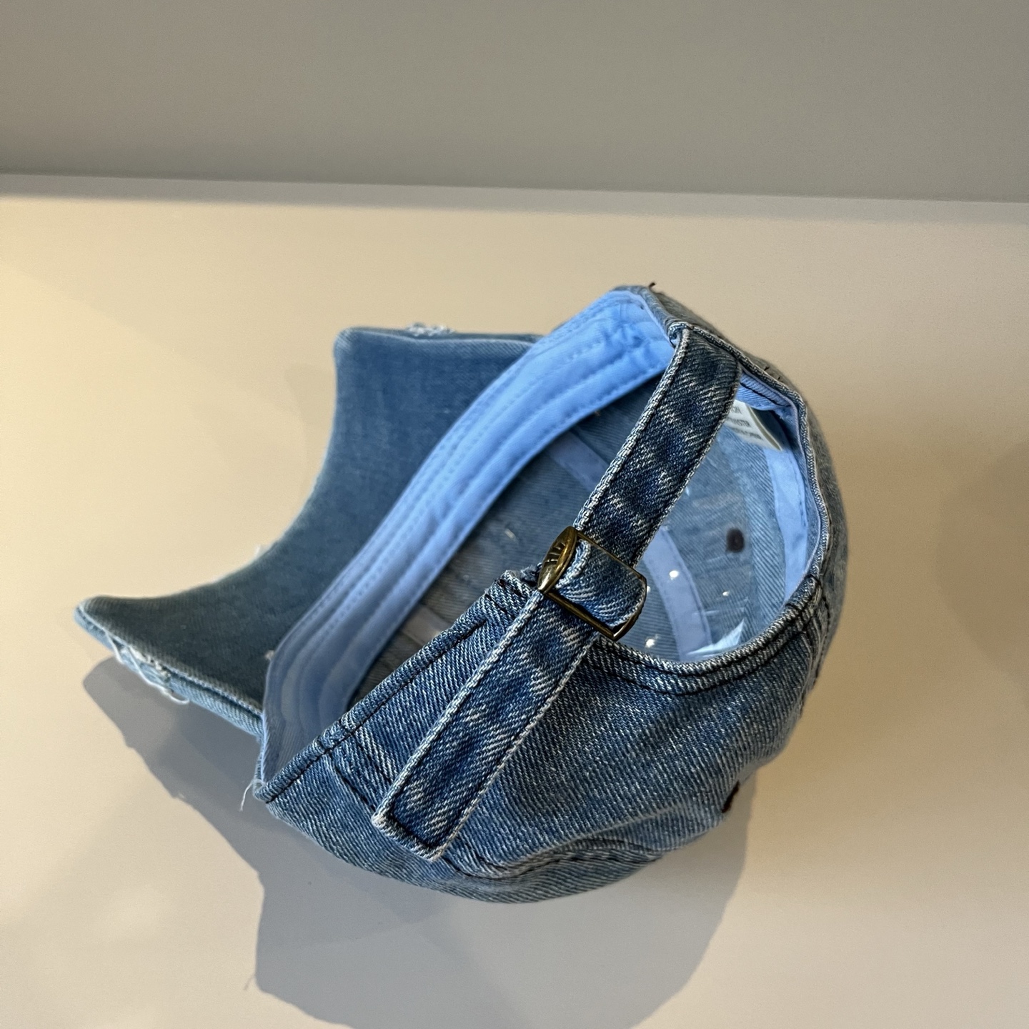  BALENCIAGA巴黎世家新款logo棒球帽，很酷的色系，男女佩戴都有不同style，第一批抢先出货