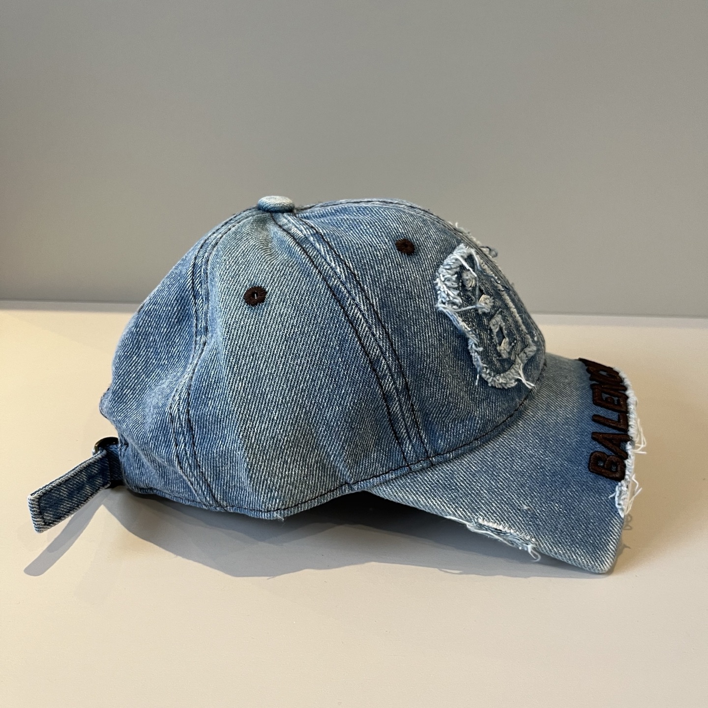  BALENCIAGA巴黎世家新款logo棒球帽，很酷的色系，男女佩戴都有不同style，第一批抢先出货