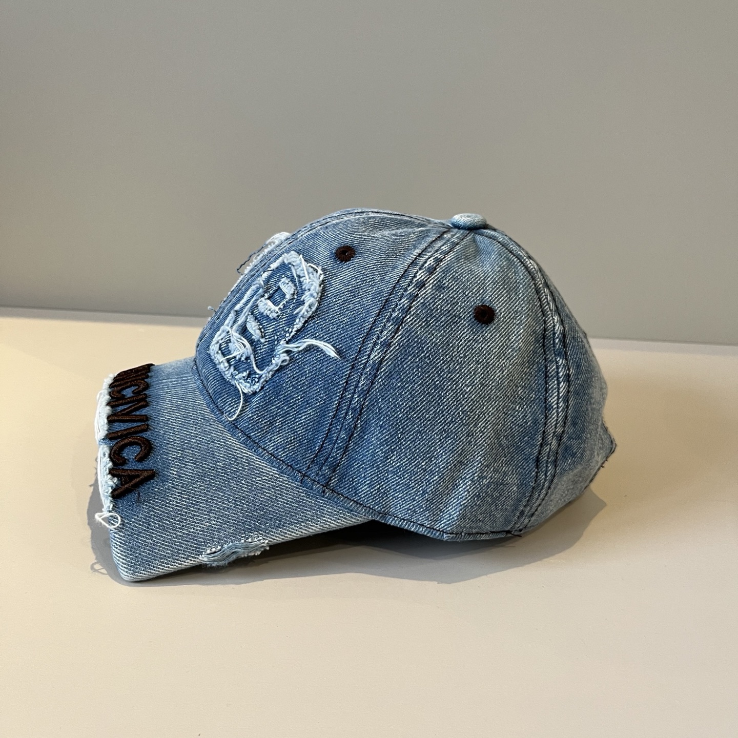  BALENCIAGA巴黎世家新款logo棒球帽，很酷的色系，男女佩戴都有不同style，第一批抢先出货