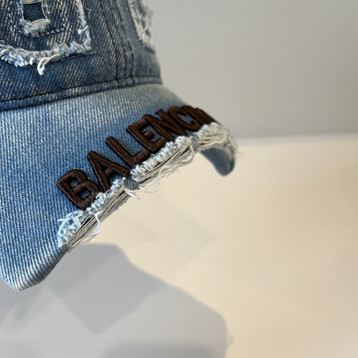  BALENCIAGA巴黎世家新款logo棒球帽，很酷的色系，男女佩戴都有不同style，第一批抢先出货