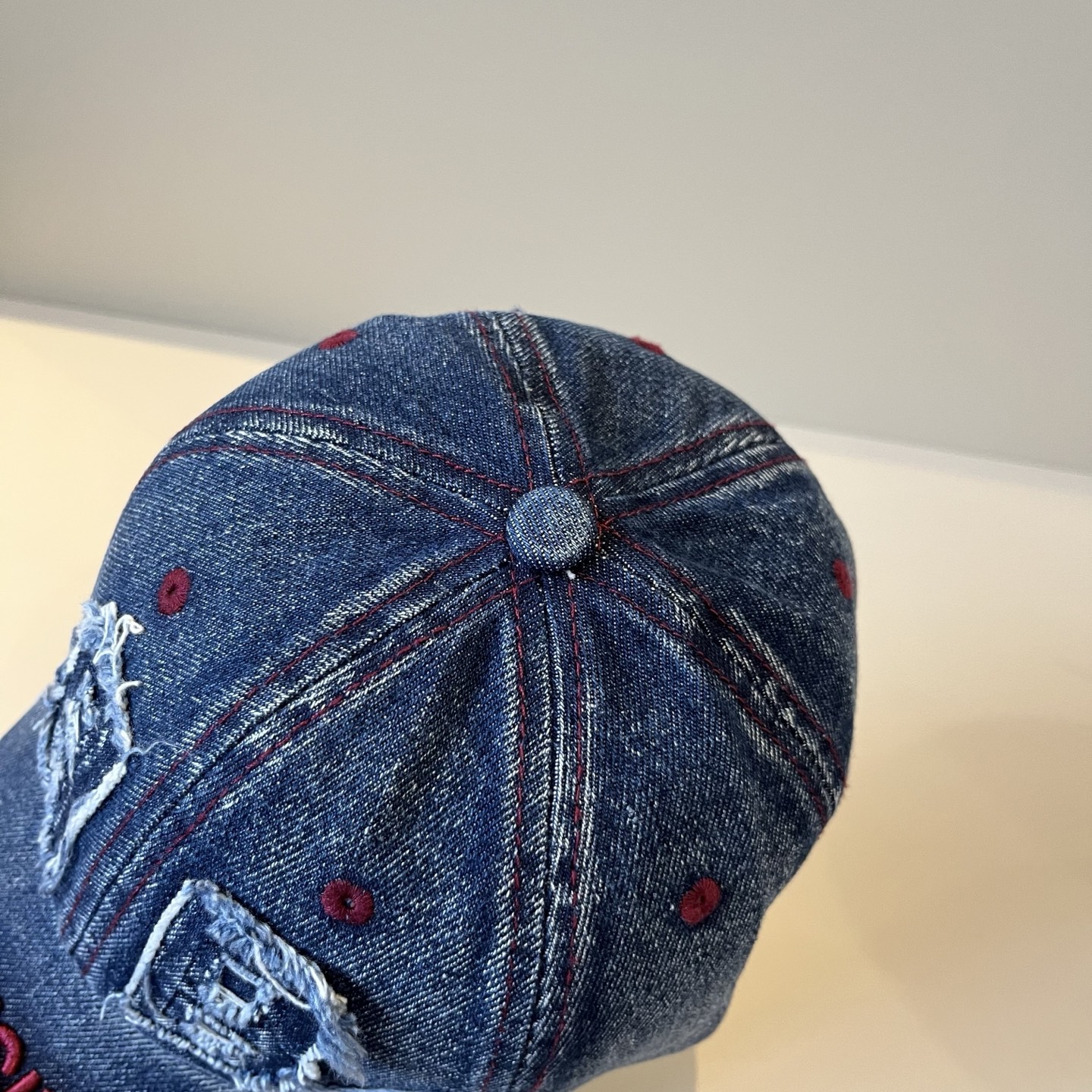  BALENCIAGA巴黎世家新款logo棒球帽，很酷的色系，男女佩戴都有不同style，第一批抢先出货