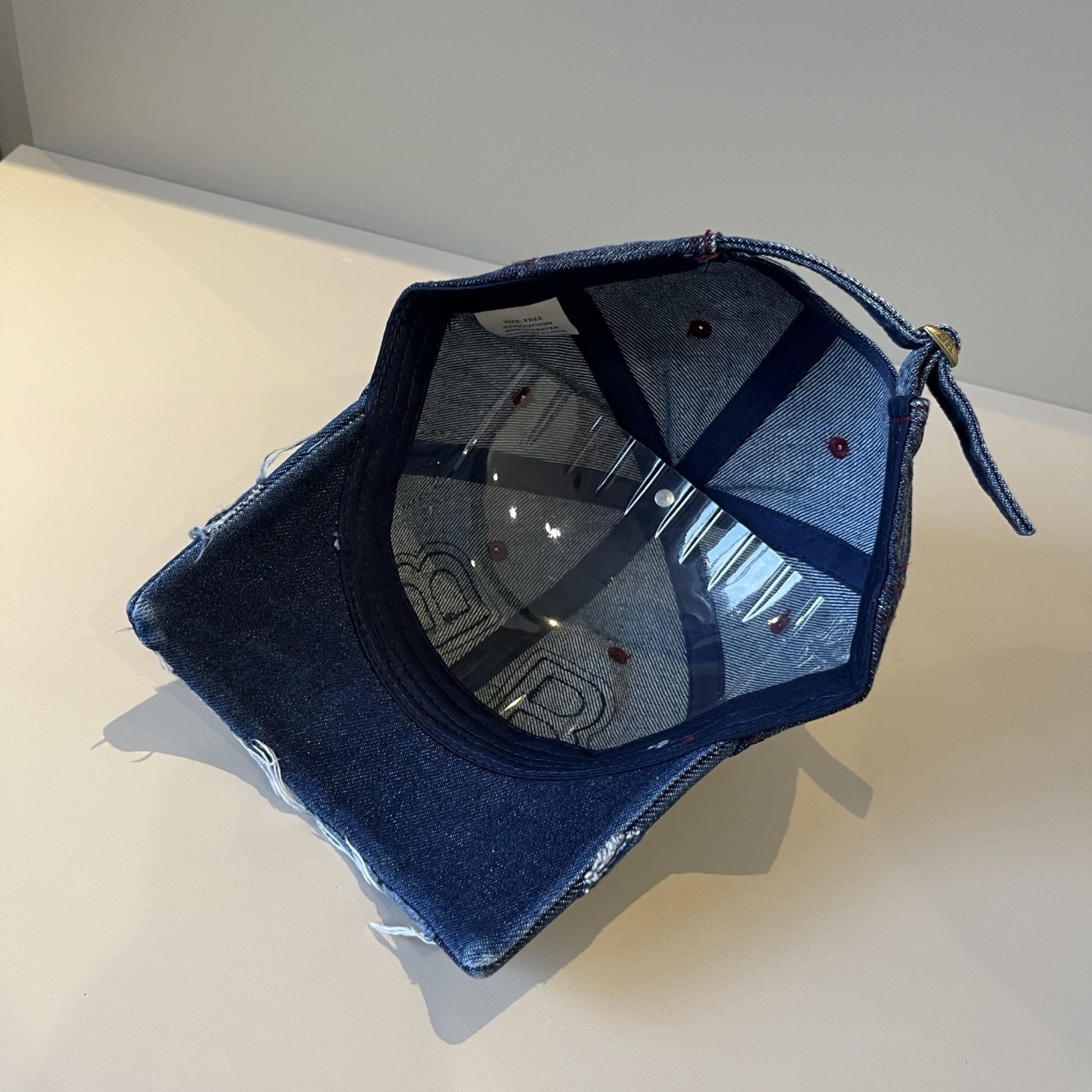  BALENCIAGA巴黎世家新款logo棒球帽，很酷的色系，男女佩戴都有不同style，第一批抢先出货