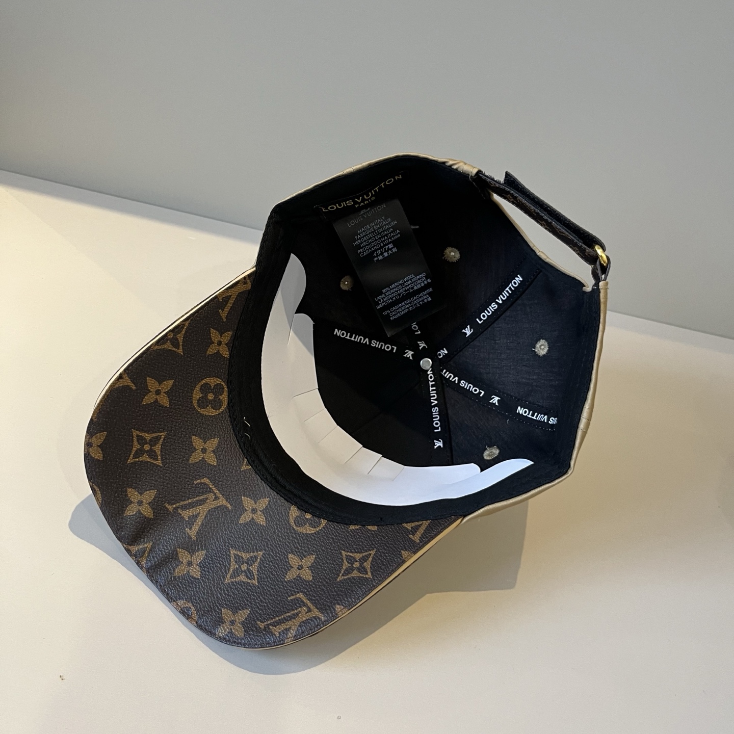 🧢路易威登棒球帽 LouisVuitton😍新款LV棒球帽，重工打造♥️高端大气，百搭款🤗男女通用！跑量