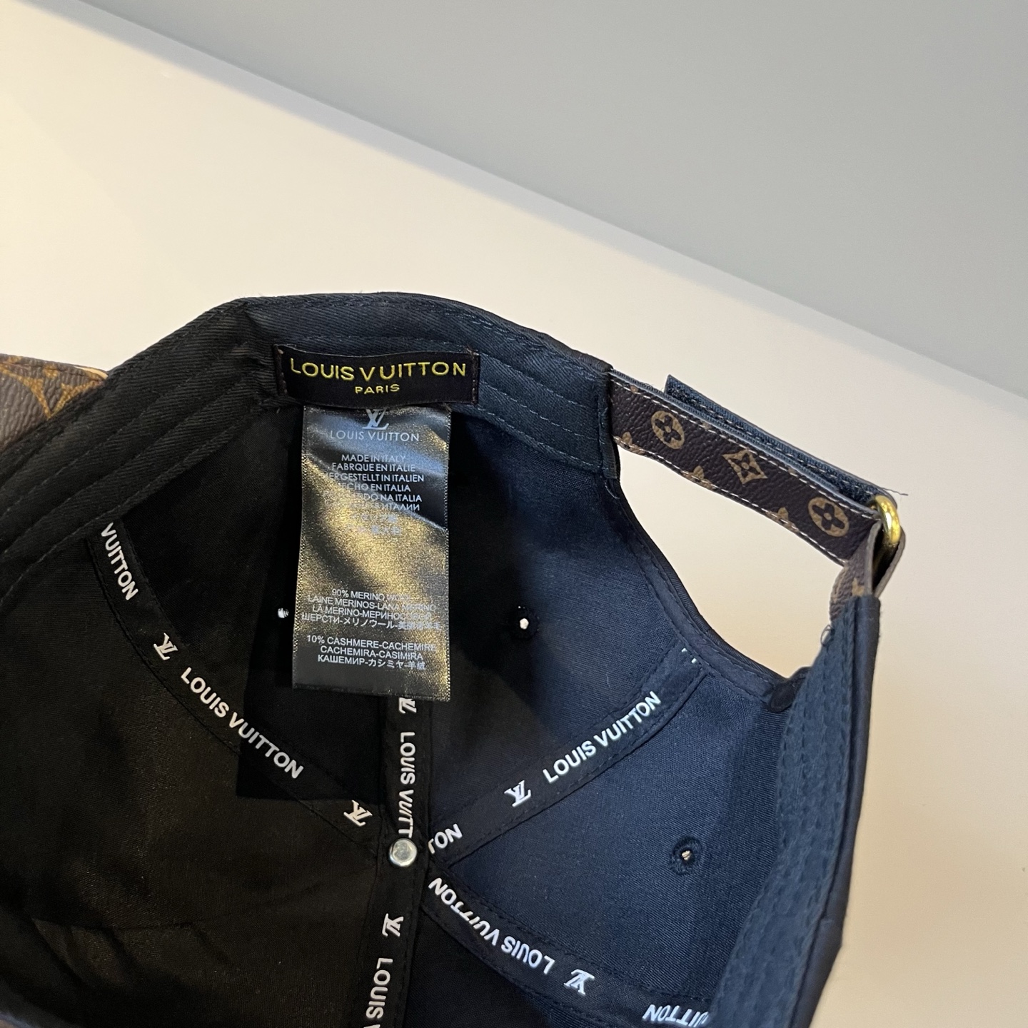 🧢路易威登棒球帽 LouisVuitton😍新款LV棒球帽，重工打造♥️高端大气，百搭款🤗男女通用！跑量